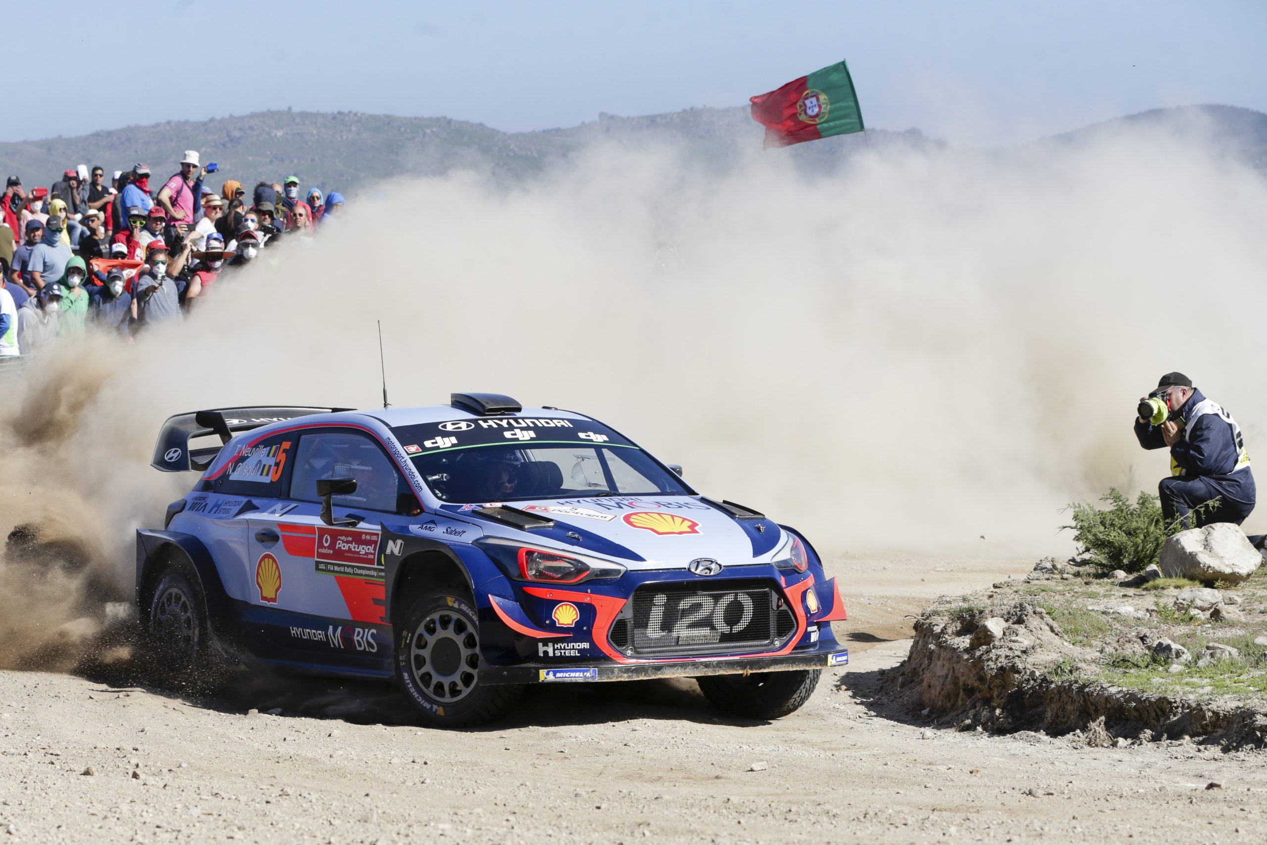Neuville acelera para a primeira vitória no Rali de Portugal