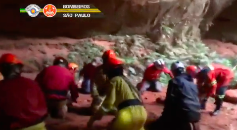 Nove bombeiros mortos após desmoronamento de gruta em São Paulo. Há apenas um sobrevivente