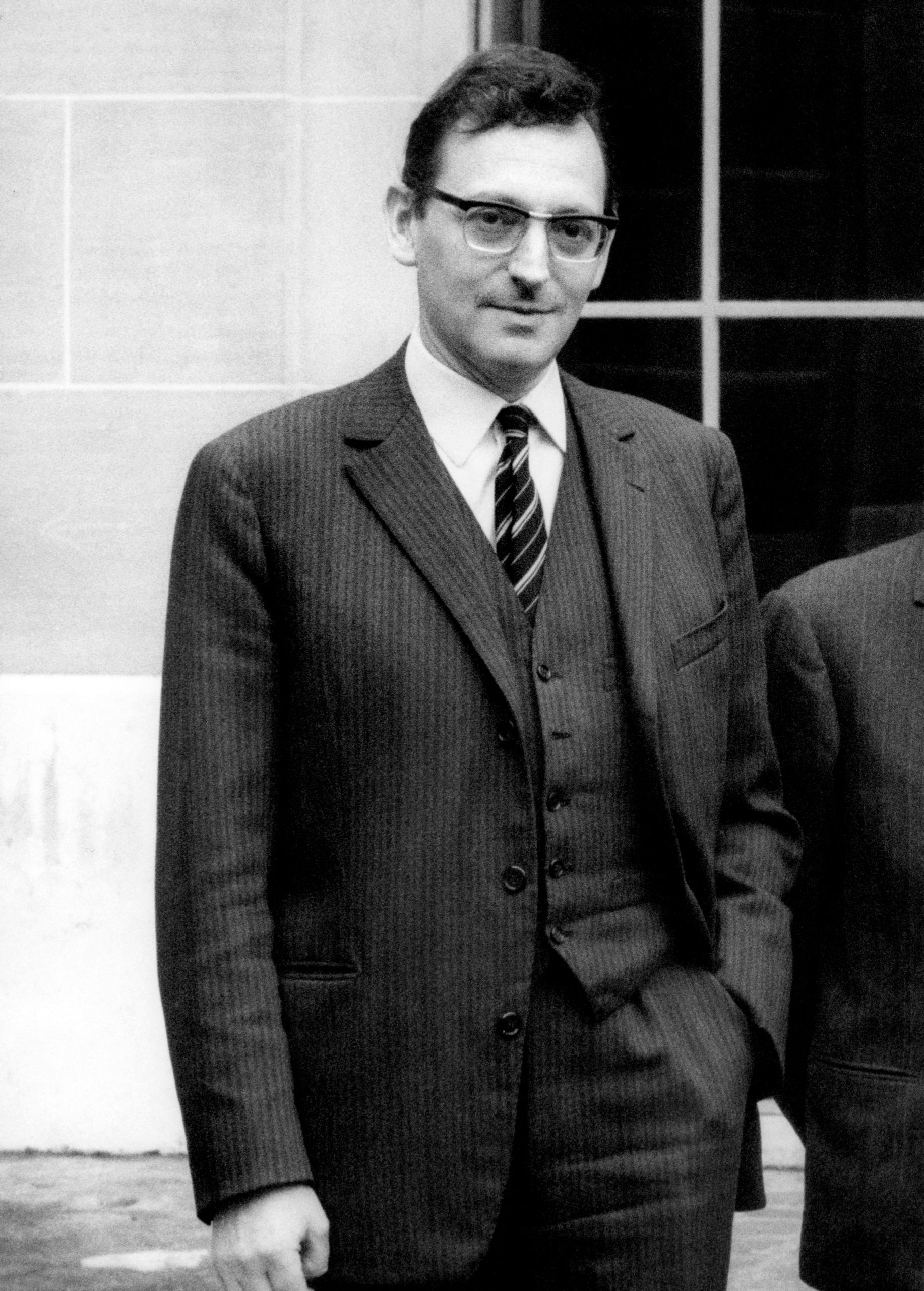 François Gros morre aos 95 anos. Biólogo francês descobriu o RNA mensageiro hoje usado nas vacinas para a Covid-19