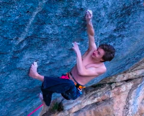 Escalada. Francês sobe descalço rocha considerada intranspunível durante 35 anos