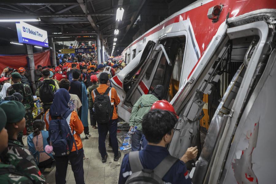 Pelo menos 14 mortos em colisão de comboios na Indonésia