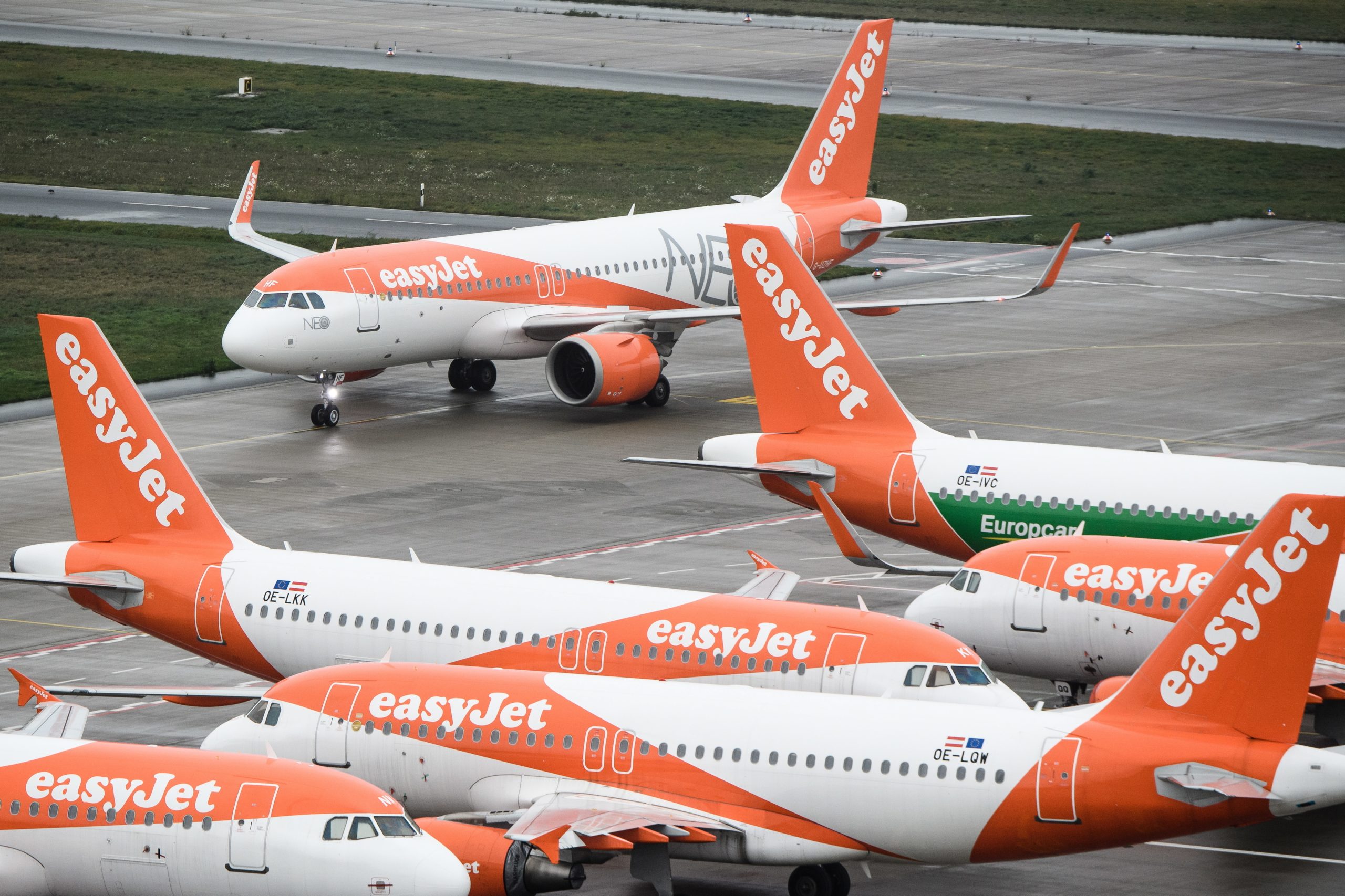 Desempenho financeiro recorde: easyJet com lucros de 525 milhões de euros no ano fiscal de 2023