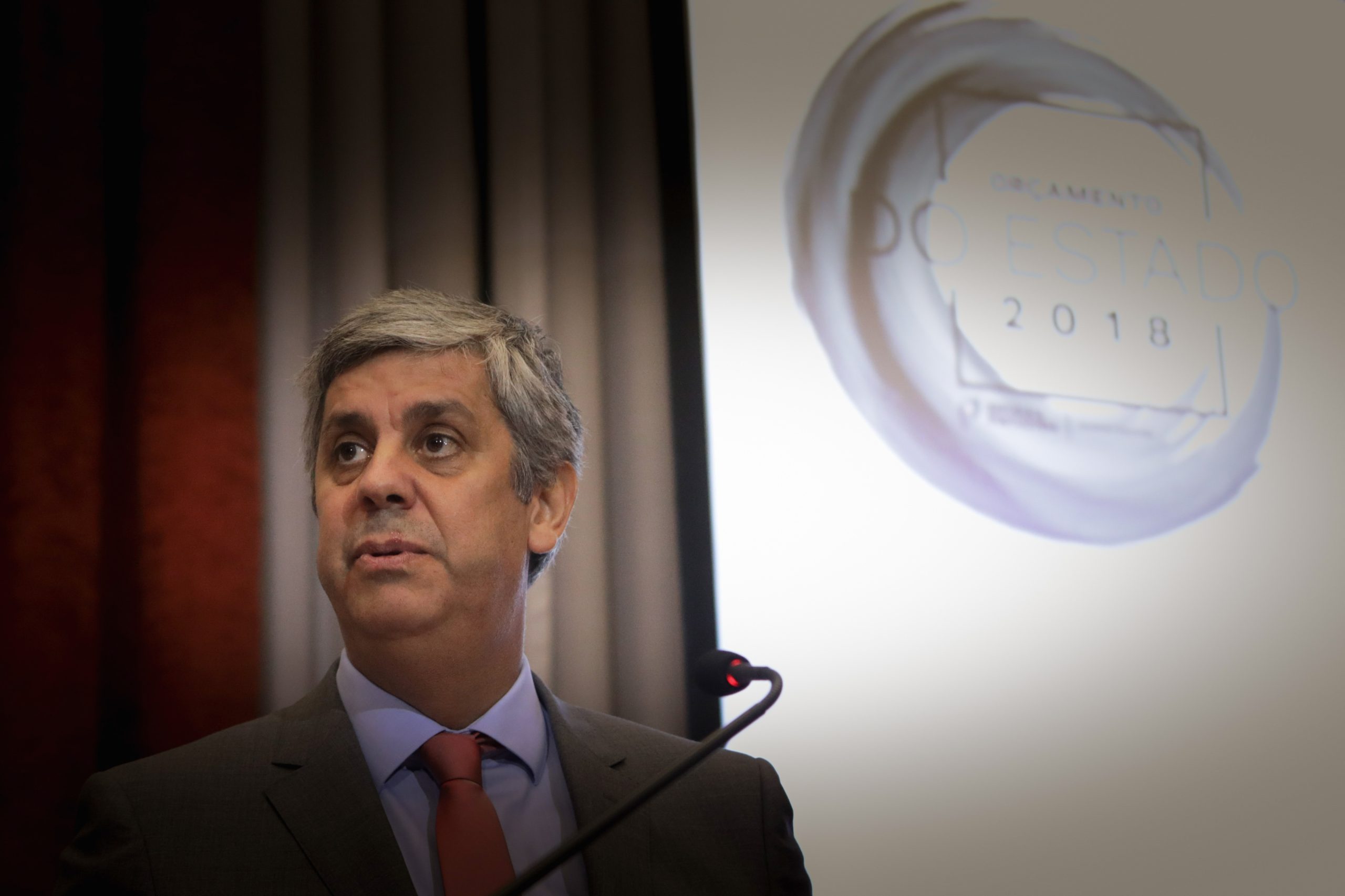 OE2018: Carga fiscal diminui no próximo ano depois de ter aumentado em 2017