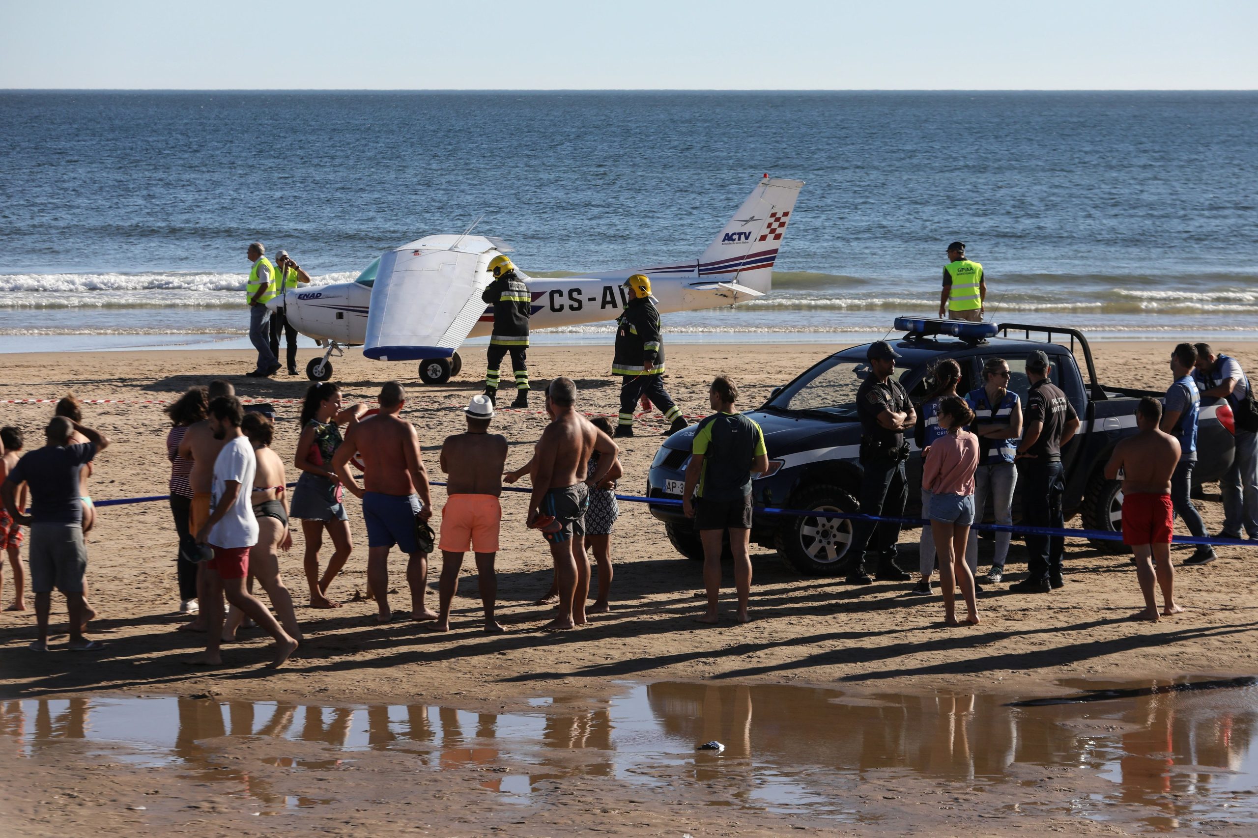 PGR confirma investigação ao acidente com avioneta que causou dois mortos na praia