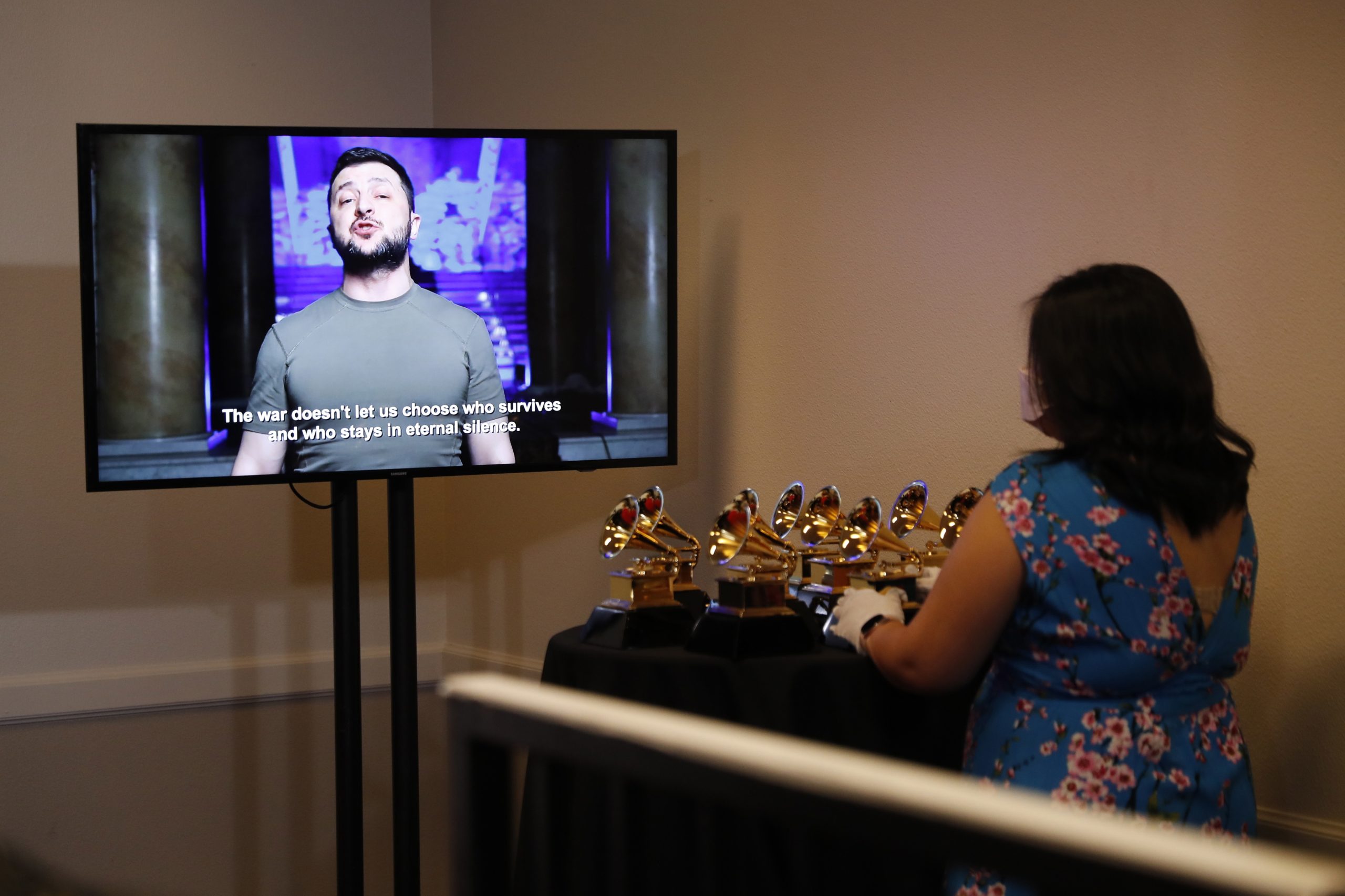 Grammys: Antes de John Legend cantar, Zelensky pediu apoio à resistência ucraniana