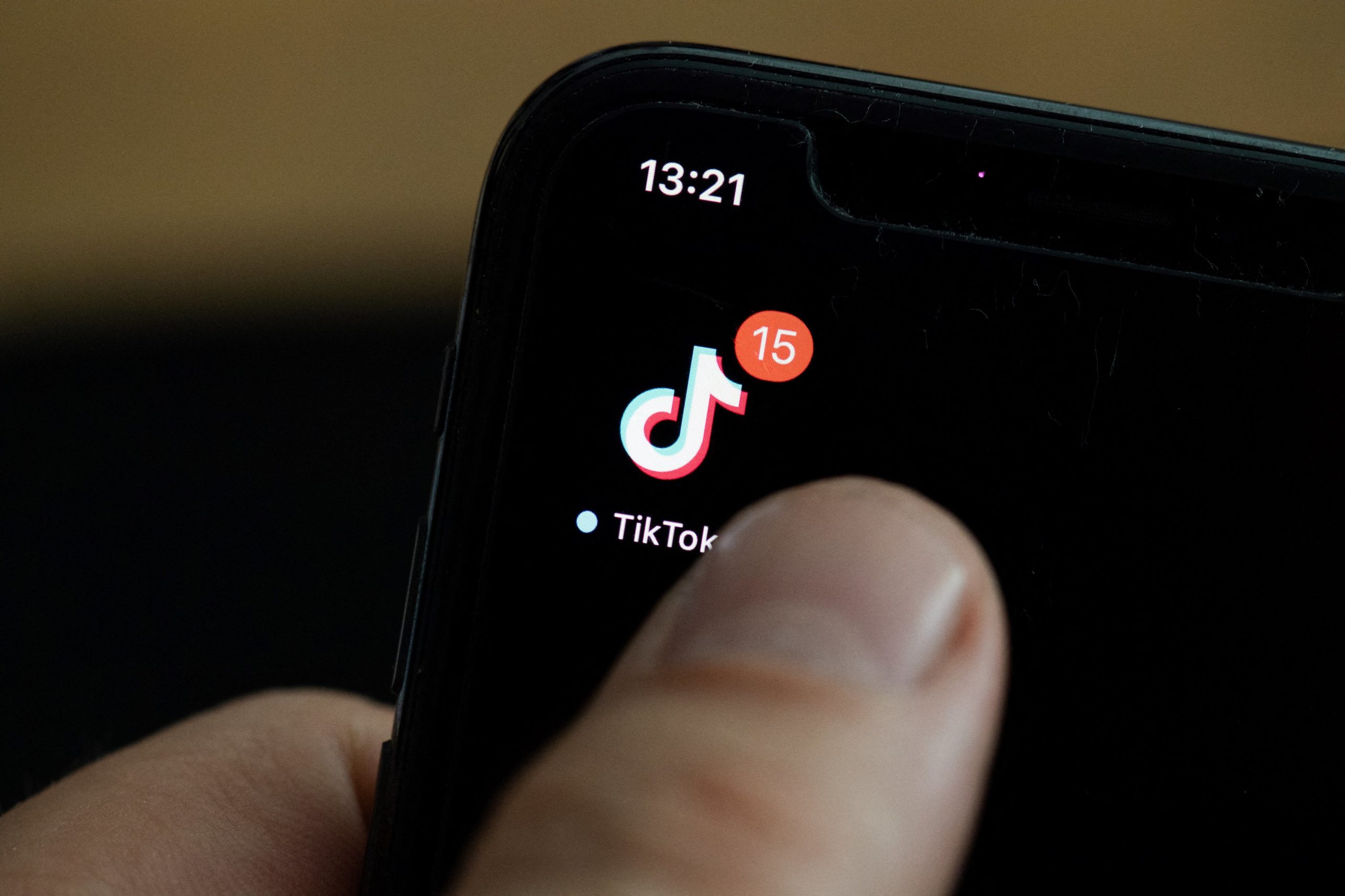 Mais do que três horas diárias nas redes sociais pode causar depressão em adolescentes