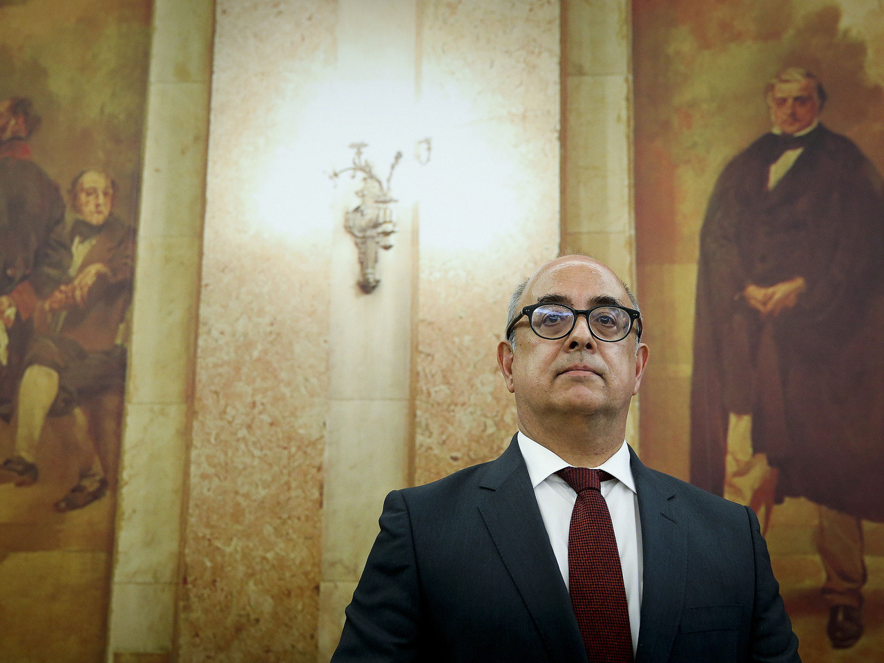 Ministro defende que inquérito visa corrigir o que correu mal nos Comandos e não a extinção