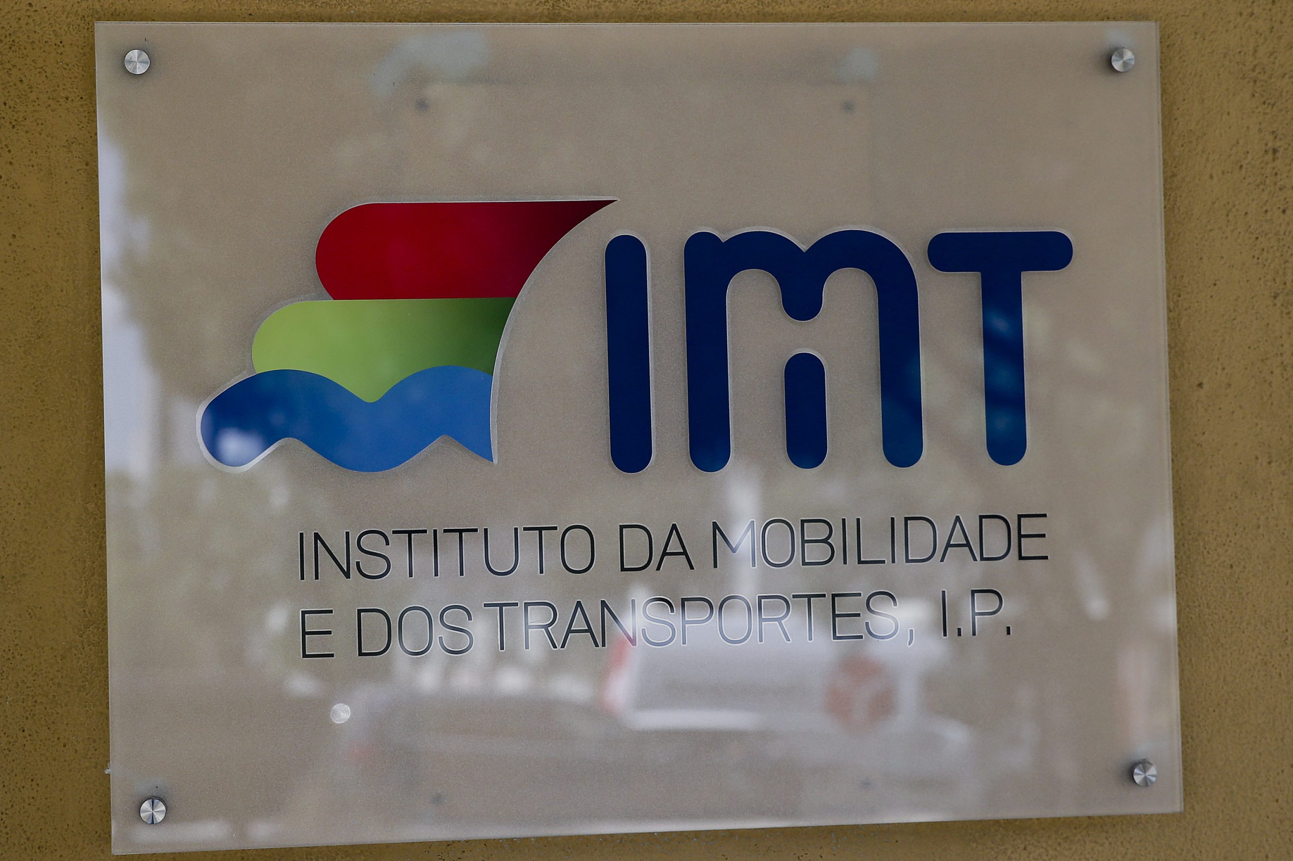 Emitida a primeira matrícula do novo modelo AA-00-AA