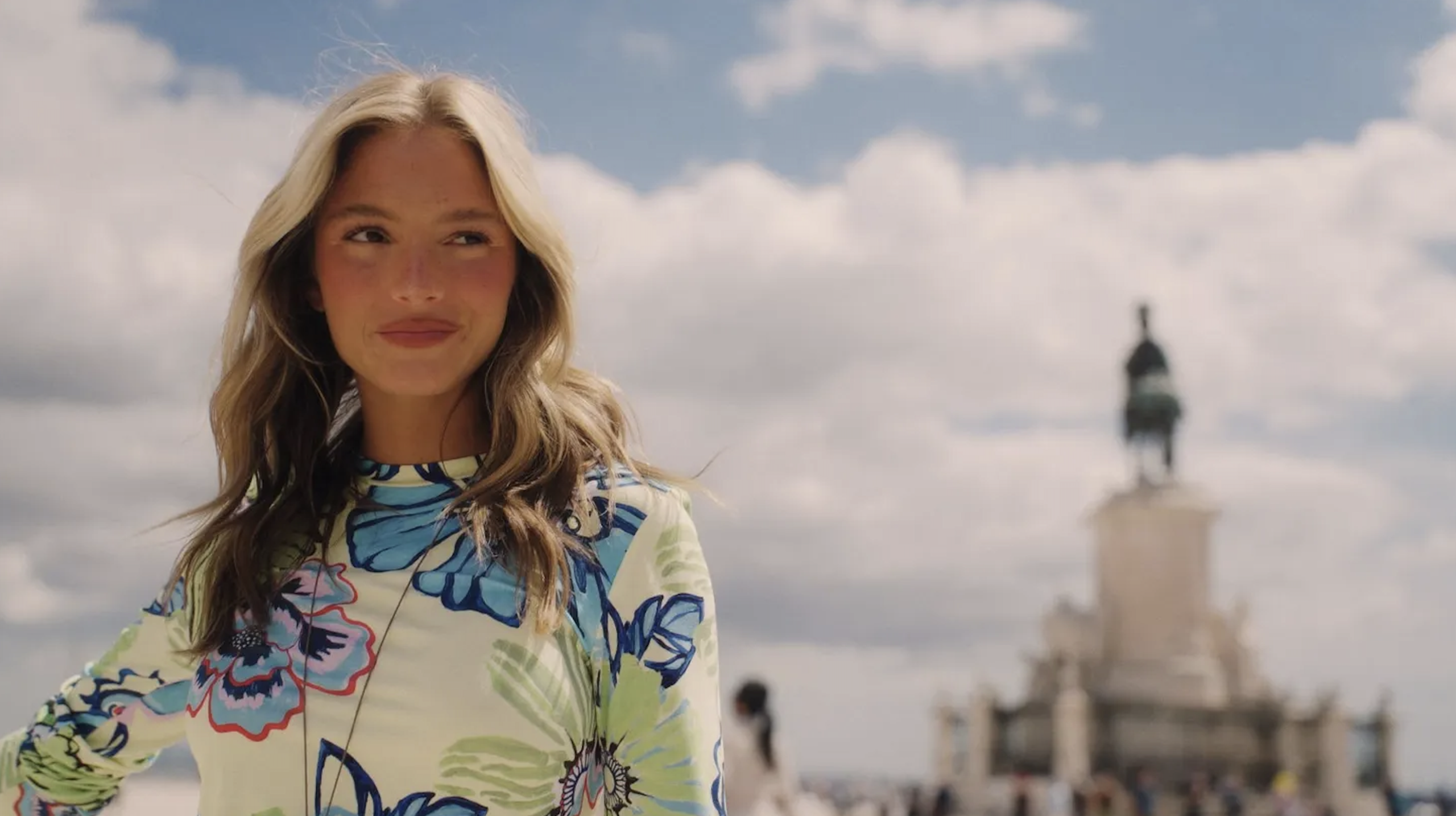 “Caetana. A Portuguese Girlie”: muito luxo, muito estilo e uma mão cheia de nada