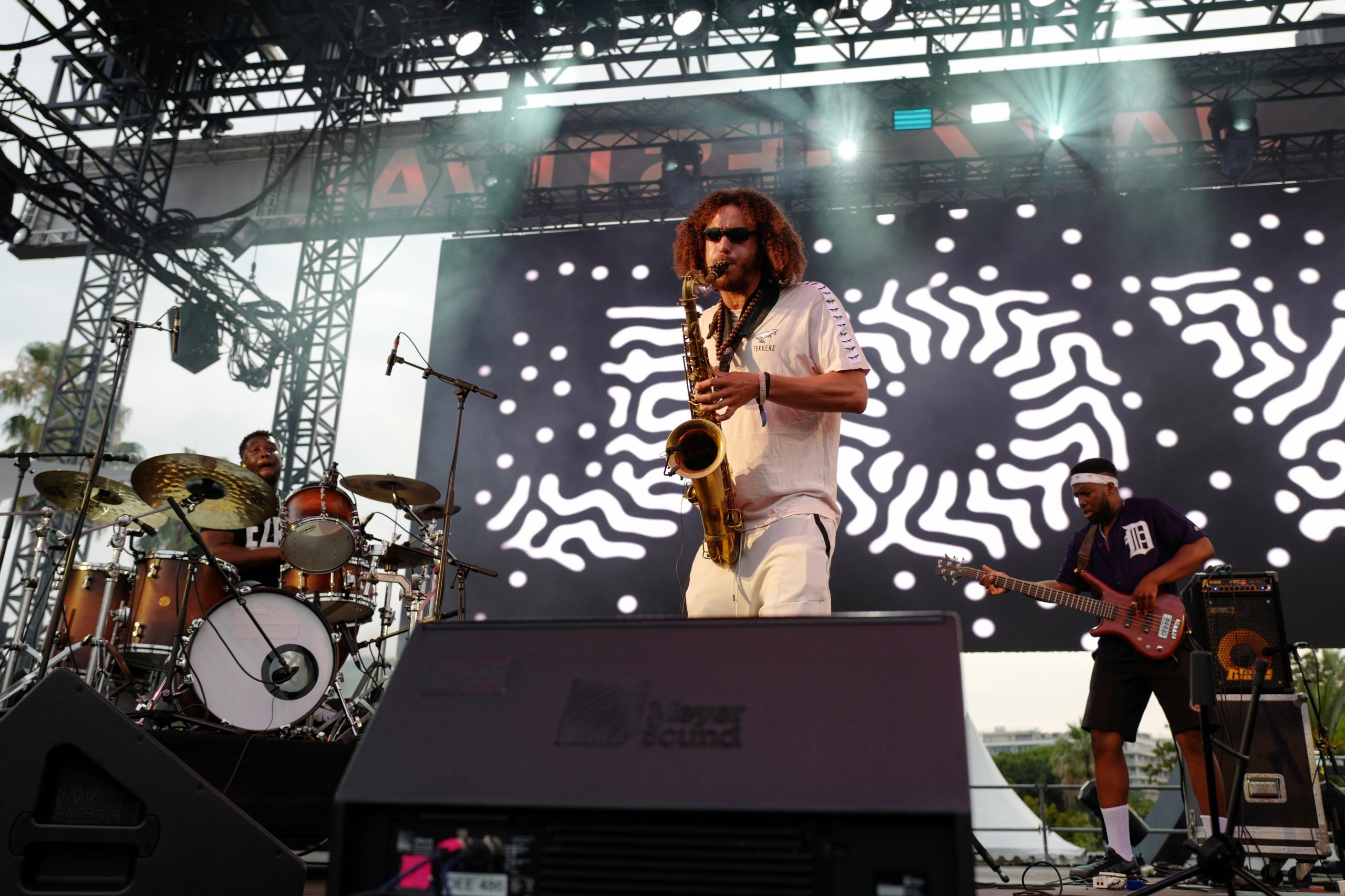 Ezra Collective e Moses Boyd atuam no festival ID No Limits em Cascais em 2021