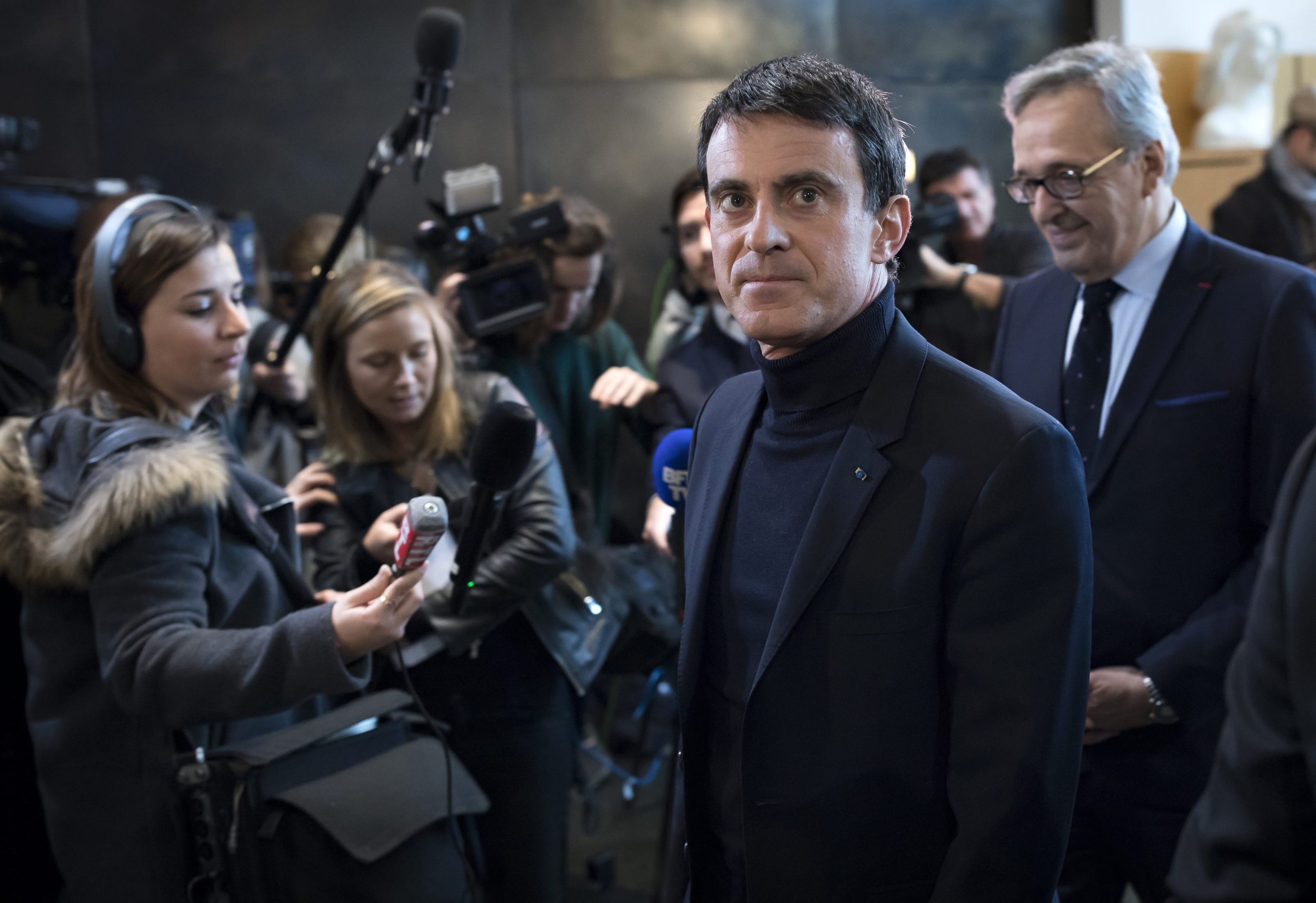 Manuel Valls candidato do partido de Macron nas legislativas francesas