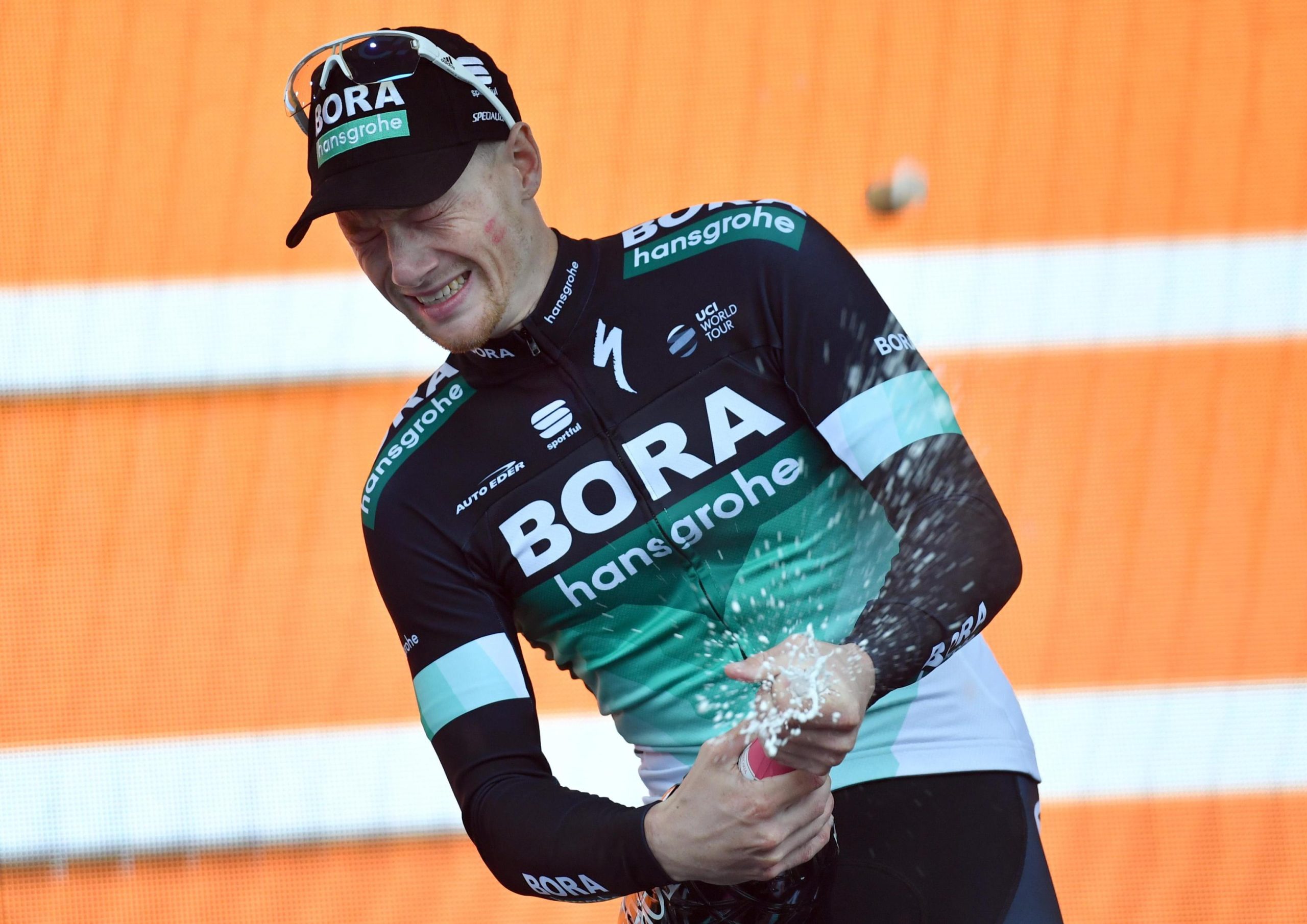 Bennett vence terceira etapa e consolida liderança da Volta à Turquia