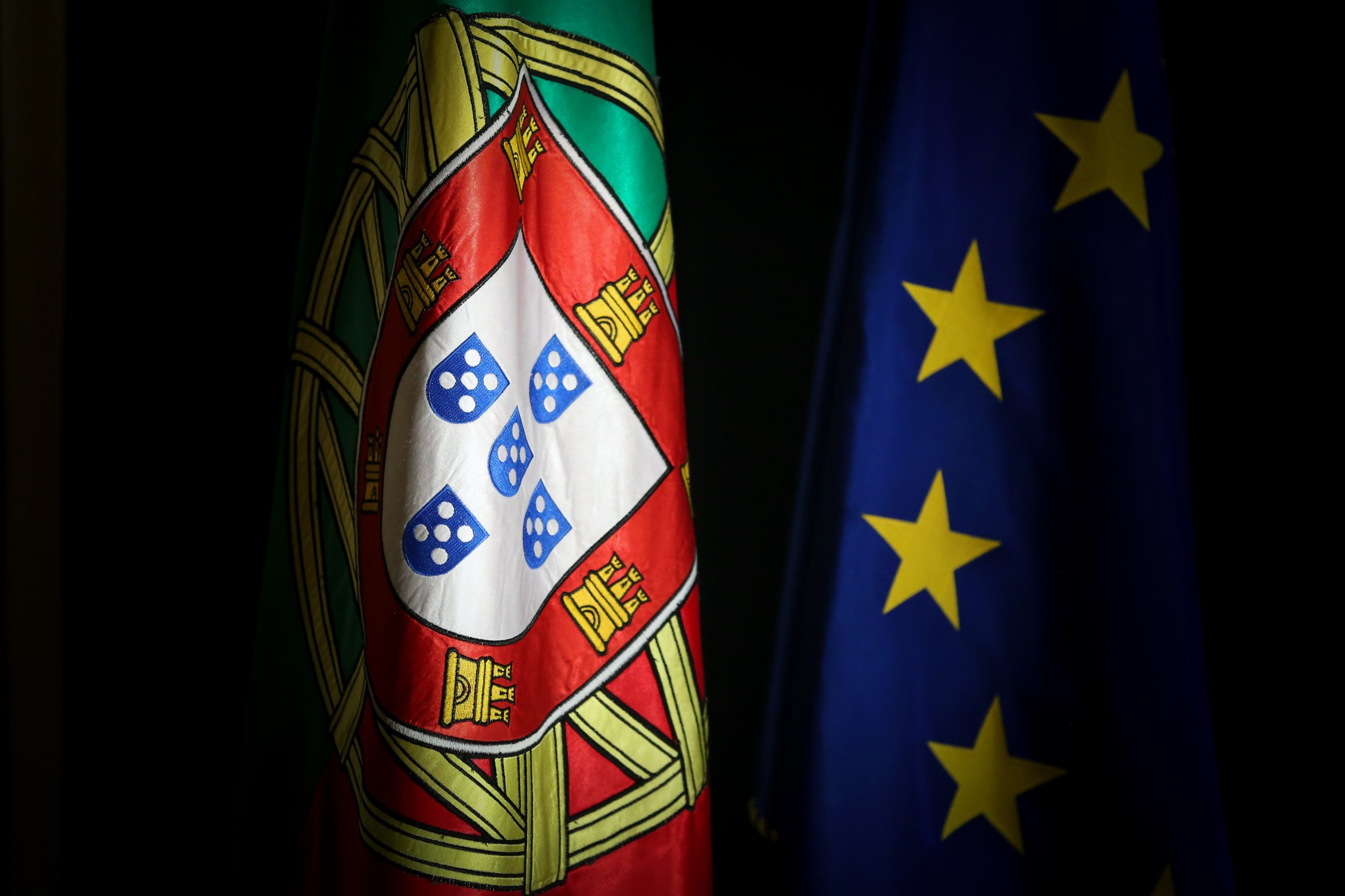 Bruxelas dá mais dois meses a Lisboa para esclarecer sobre legislação de contratos públicos