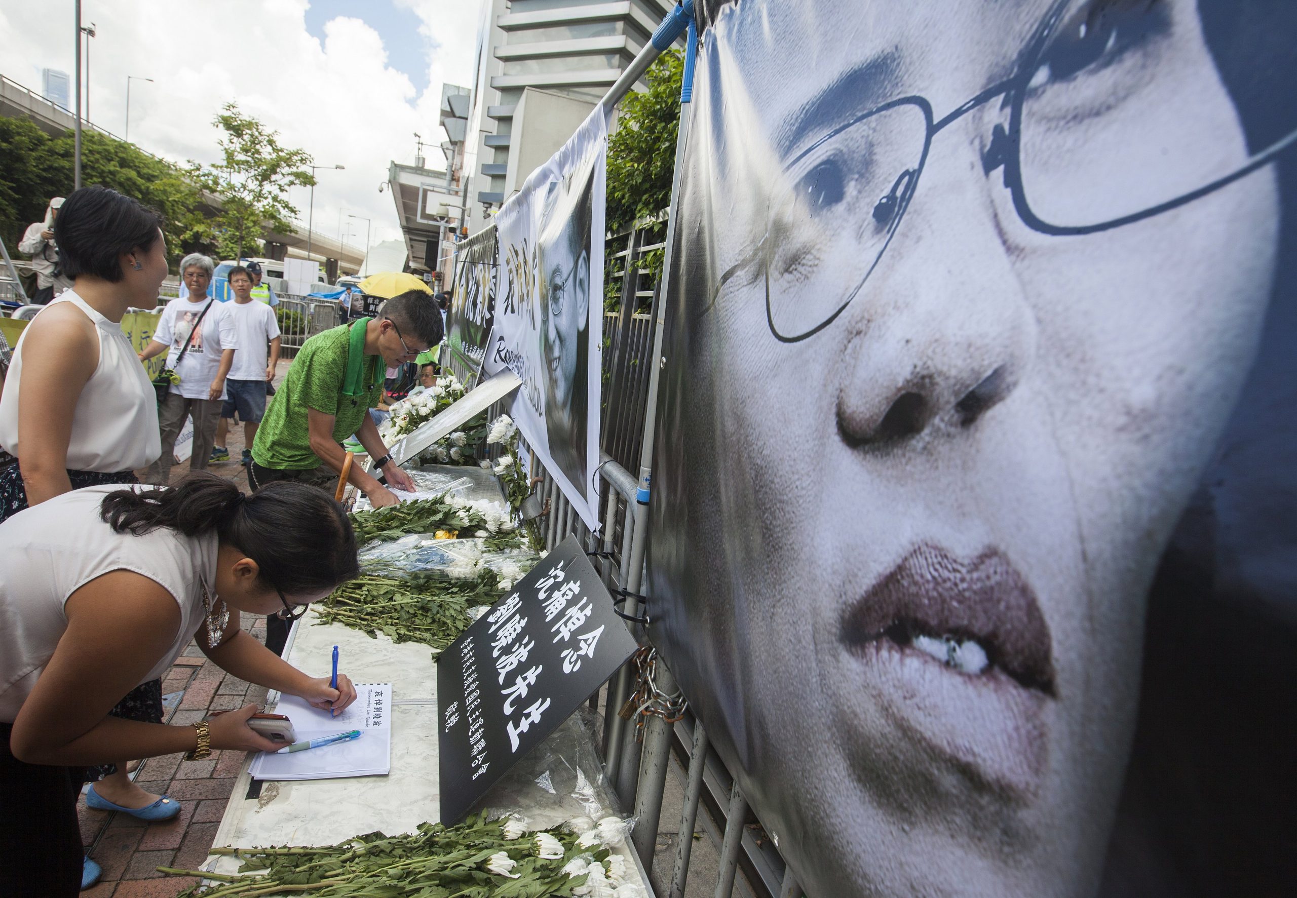 Liu Xia, a viúva do Nobel da Paz Liu Xiaobo, “é livre” ou está sob vigilância do regime chinês?