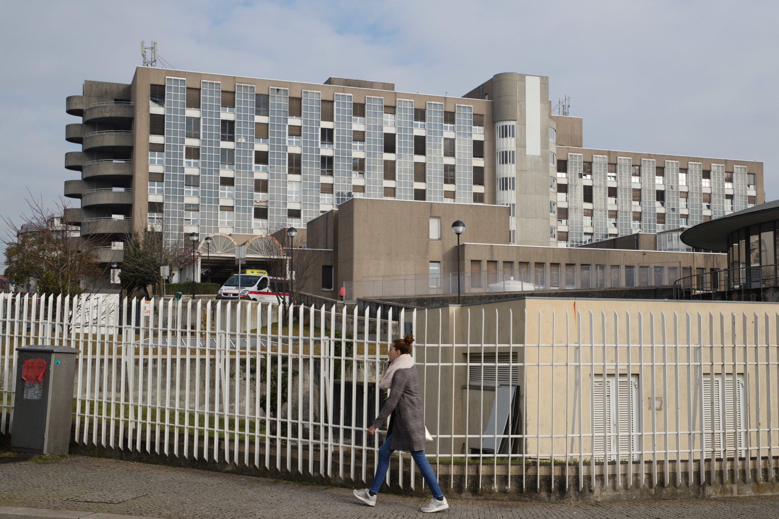 Covid-19: Hospital de Santo António no Porto com taxa de ocupação de 80 a 85%