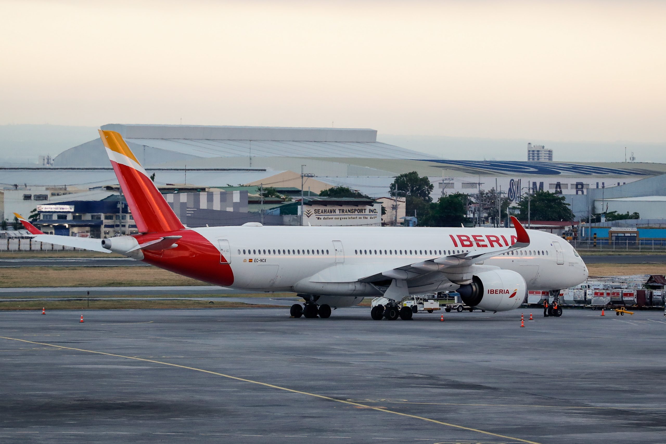 Escassez de combustível. Companhias aéreas suspendem voos para Cuba