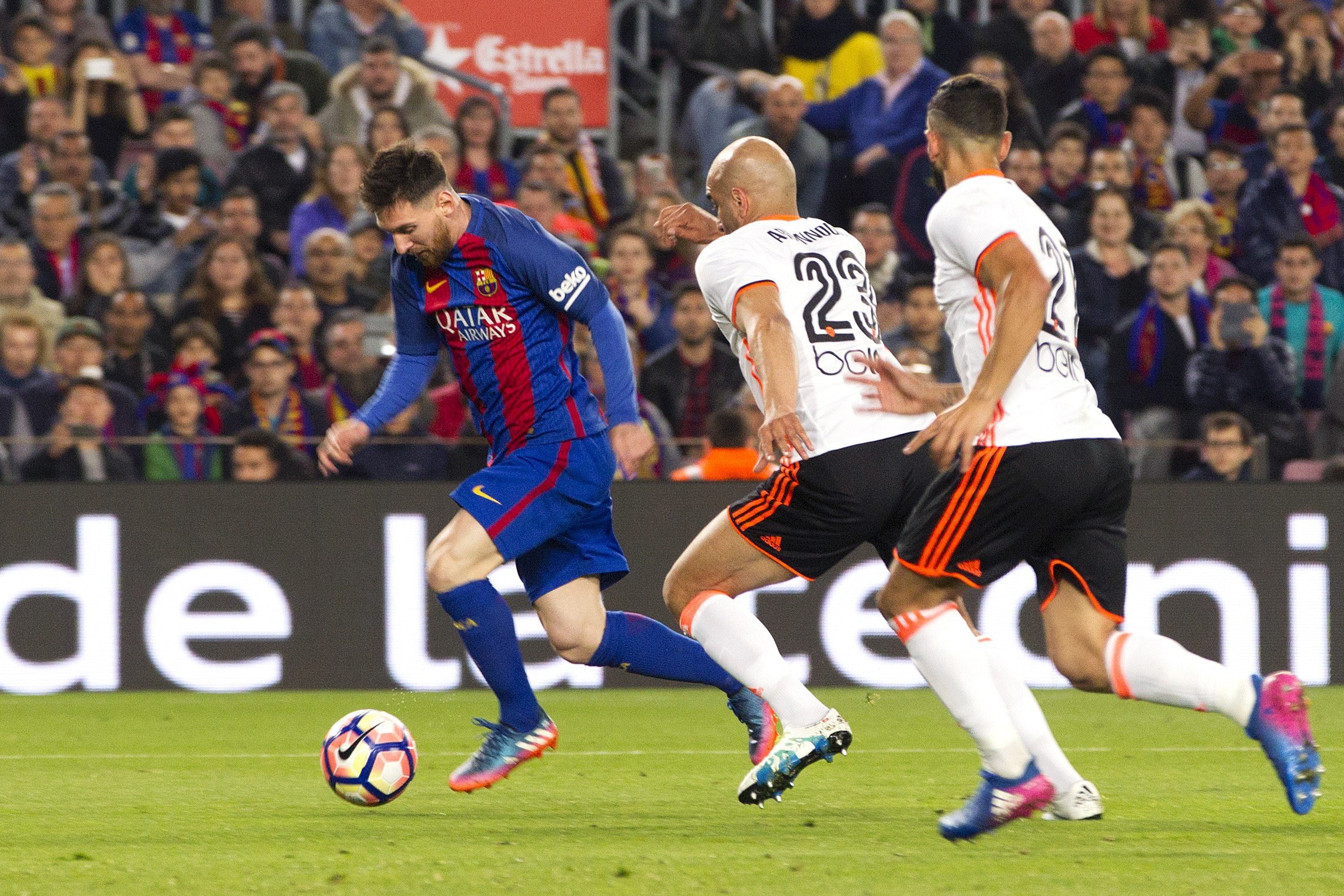 Messi soma 25 e retoma liderança da Bota de Ouro