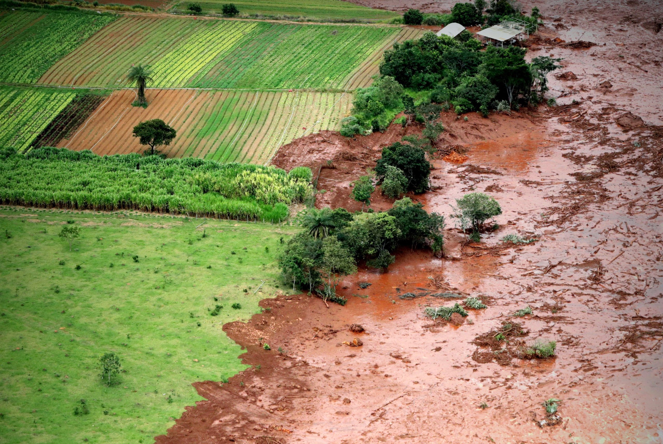 Pelo menos 34 mortos em rutura de barragem no Brasil