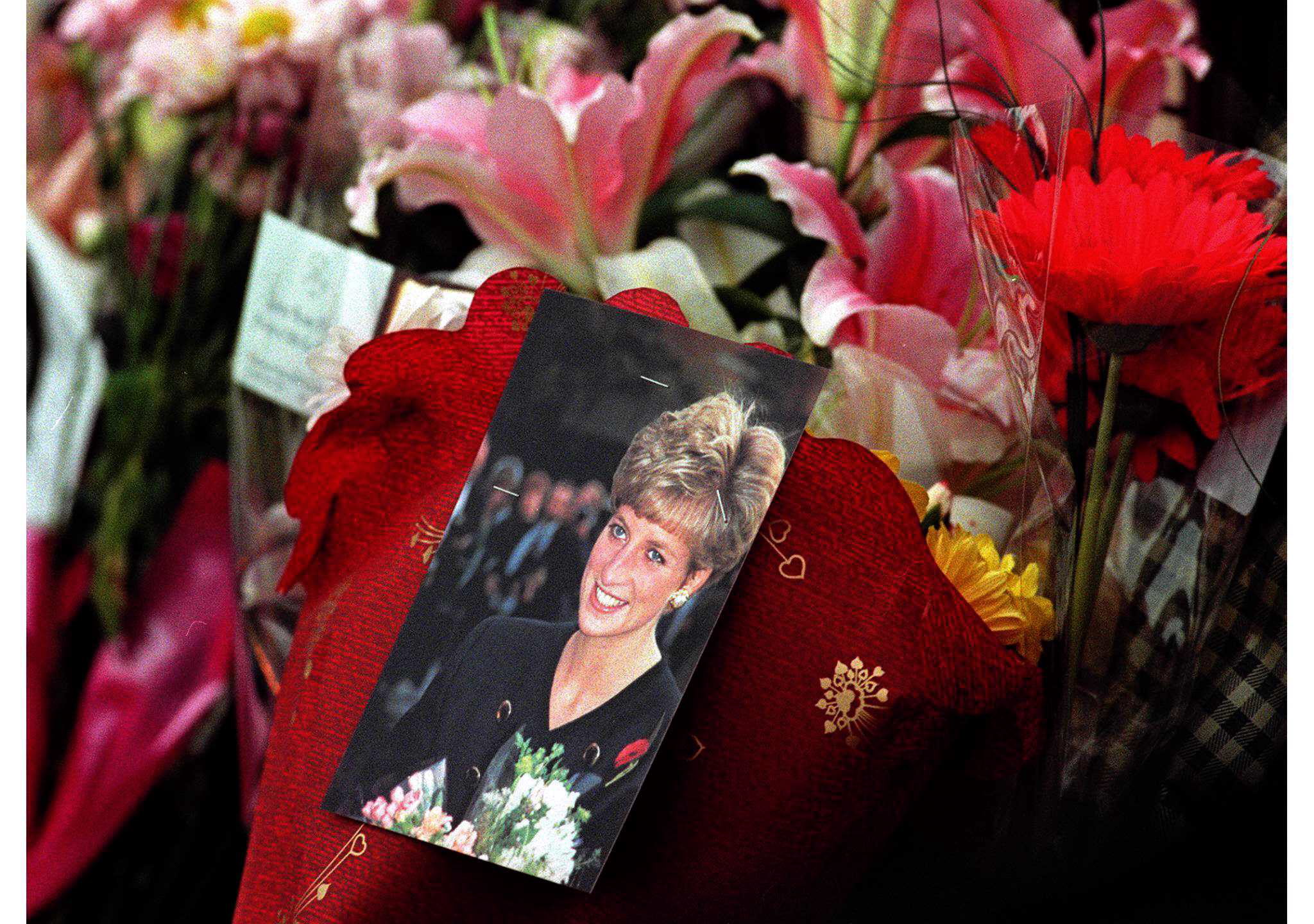 Princesa Diana morreu há 25 anos em acidente em Paris