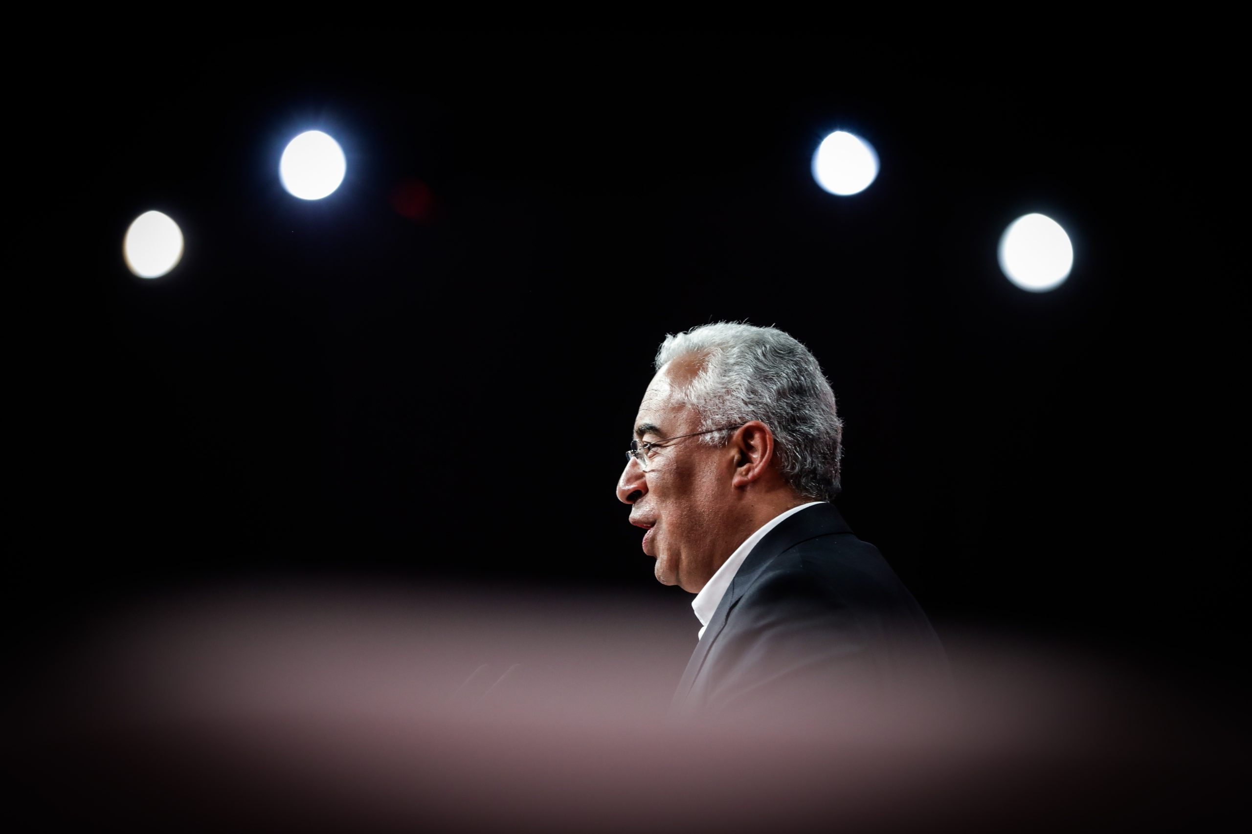 Costa quer atrair investidores árabes para a compra de dívida portuguesa