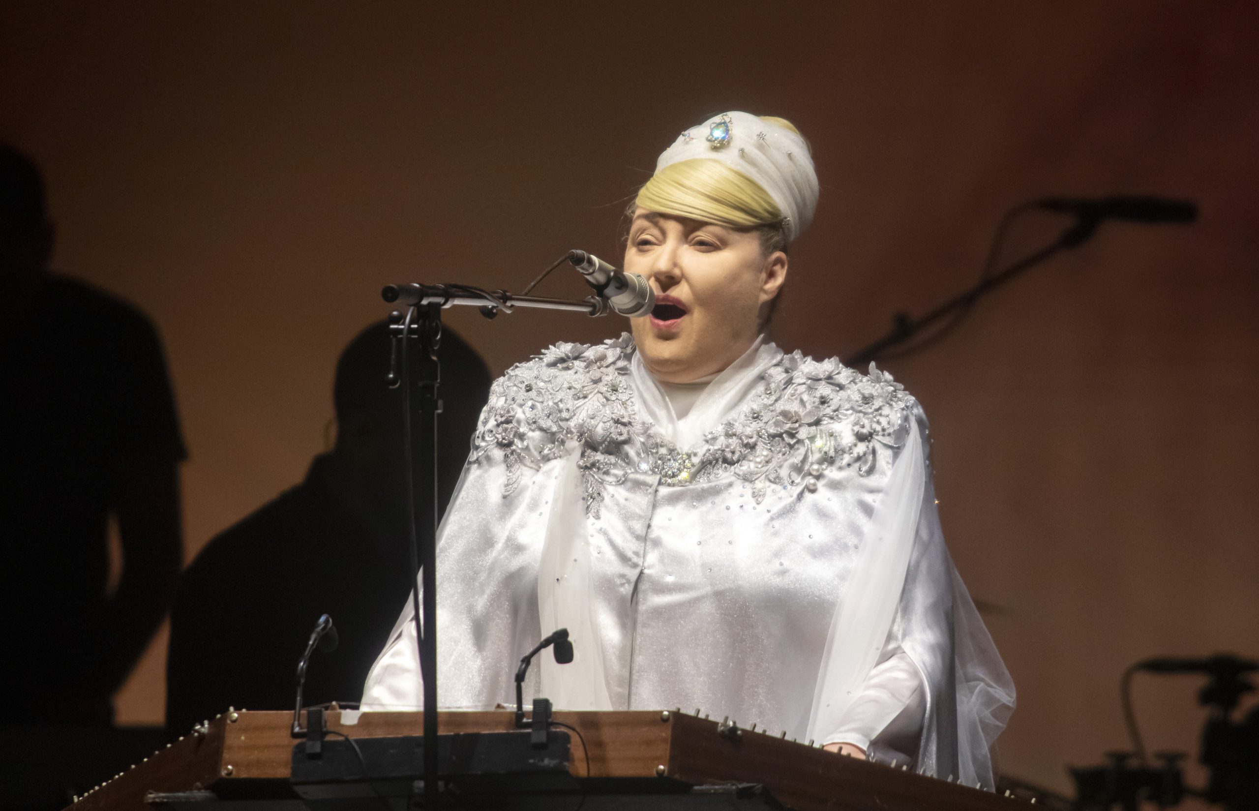 Lisa Gerrard em Portugal por “ato de Deus” que a faz preparar em Espinho nova digressão