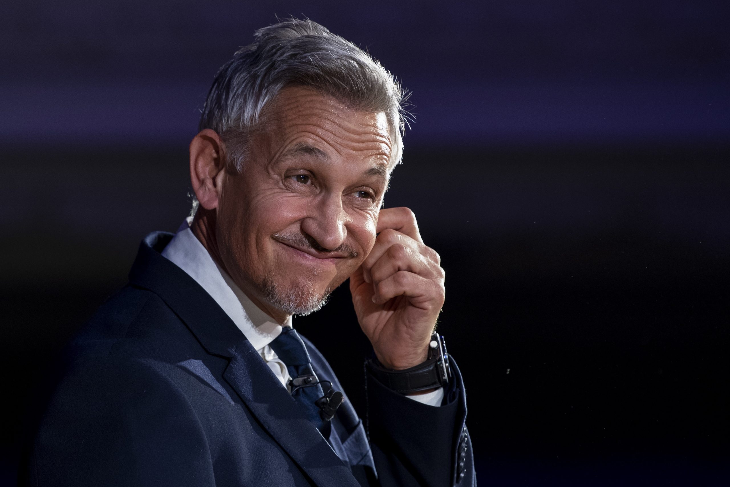 Governo diz que cabe à BBC resolver crise com Lineker em mais um dia com emissão afetada