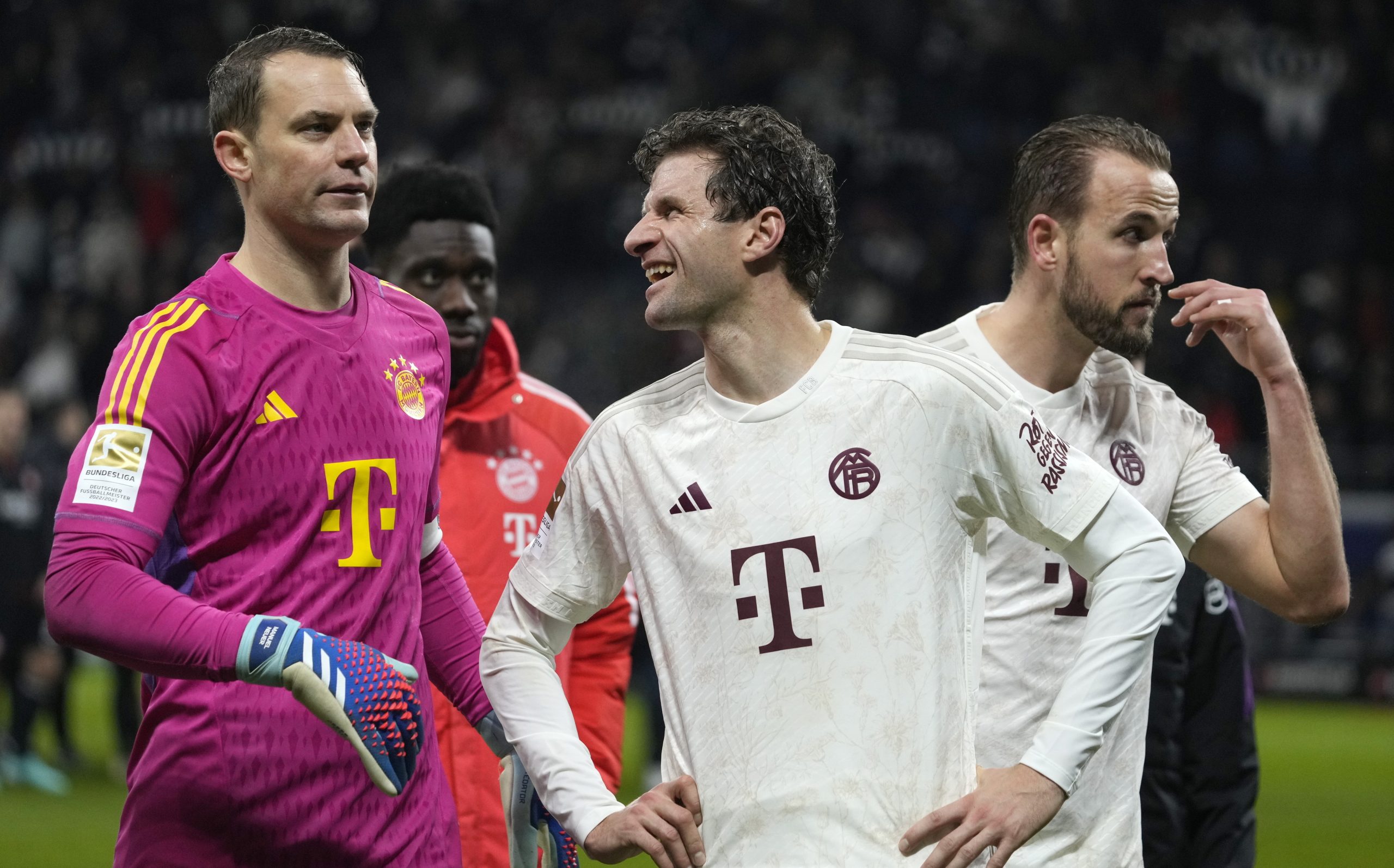 Bayern Munique sofre primeira derrota e é goleado em Frankfurt