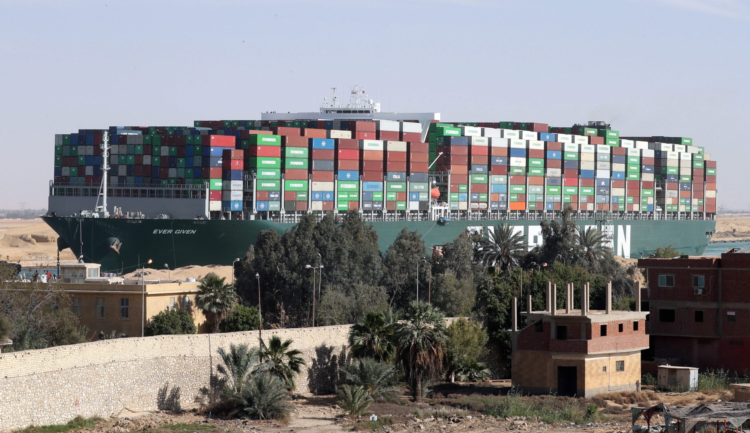 Navio “Ever Given”, que bloqueou canal do Suez, retoma viagem 100 dias depois
