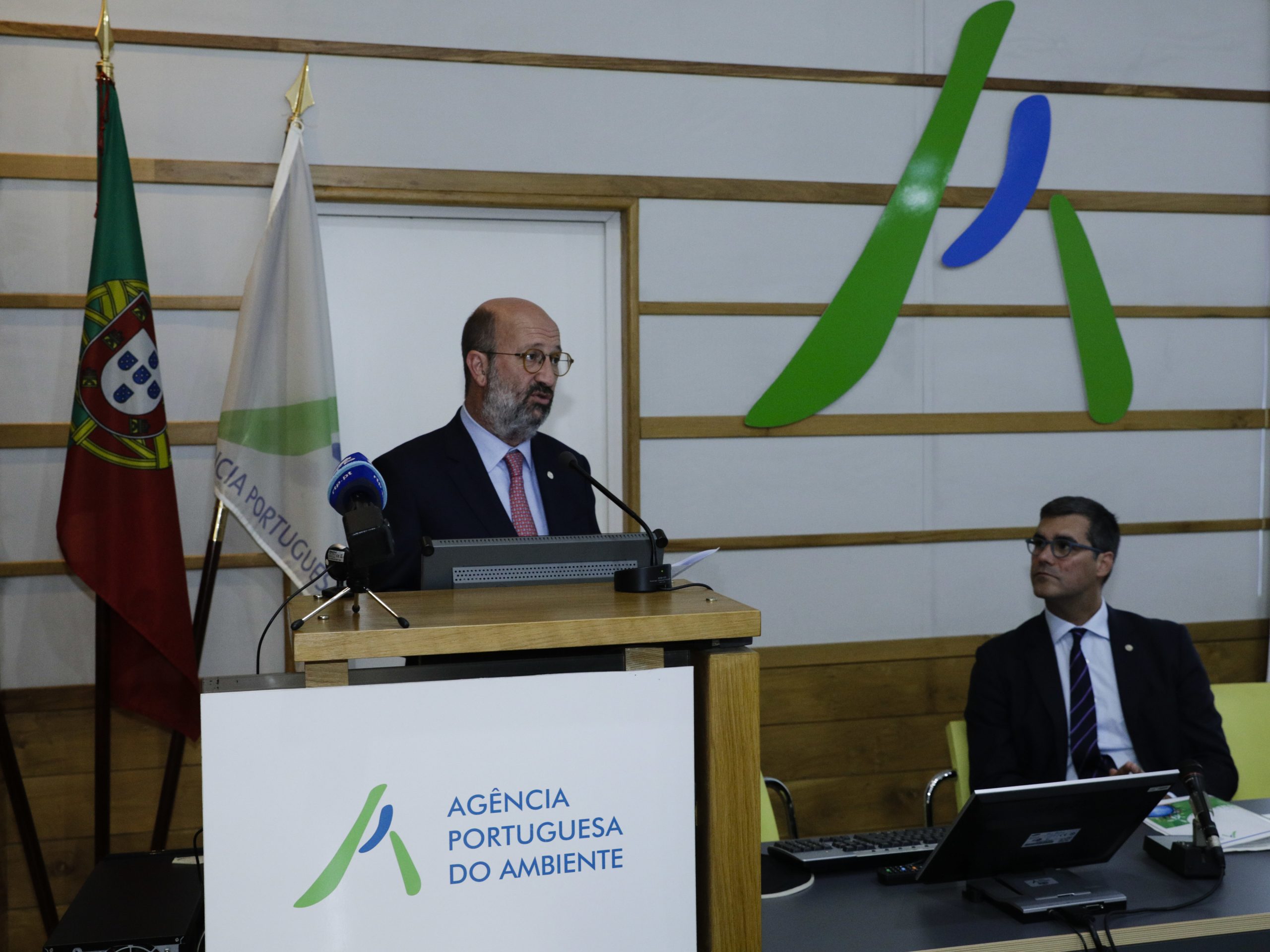 Movimento cívico critica Agência do Ambiente e exige cancelamento de contratos para prospeção de gás
