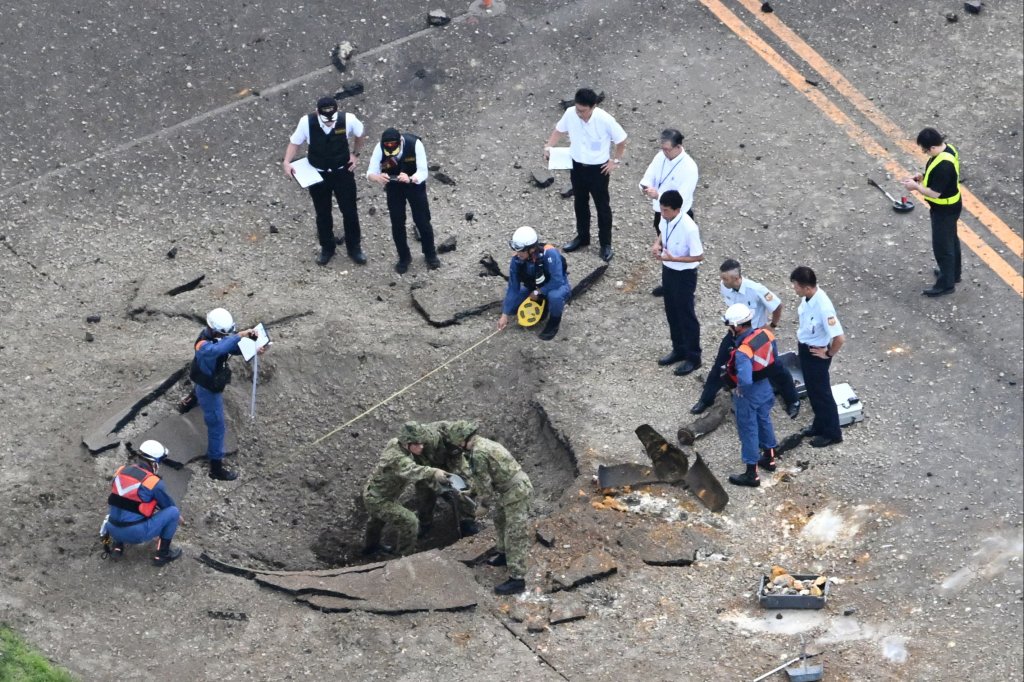 Bomba norte-americana da Segunda Guerra Mundial explode em aeroporto no Japão