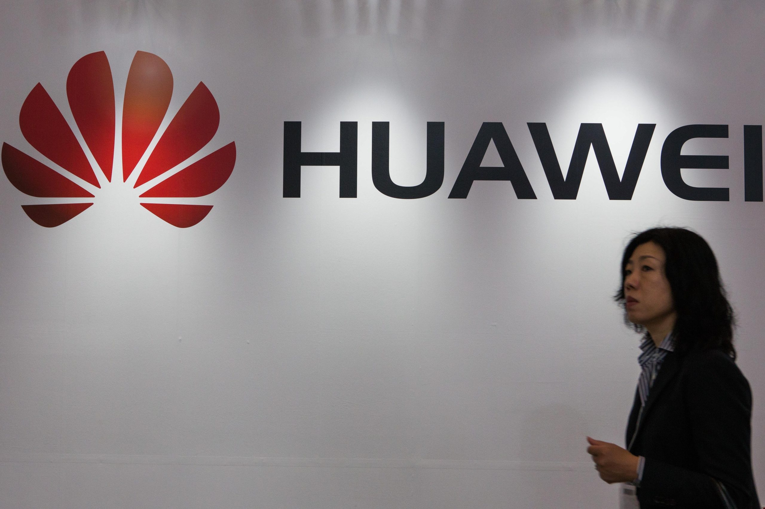 Empresa chinesa Huawei nega armazenamento de dados do Facebook