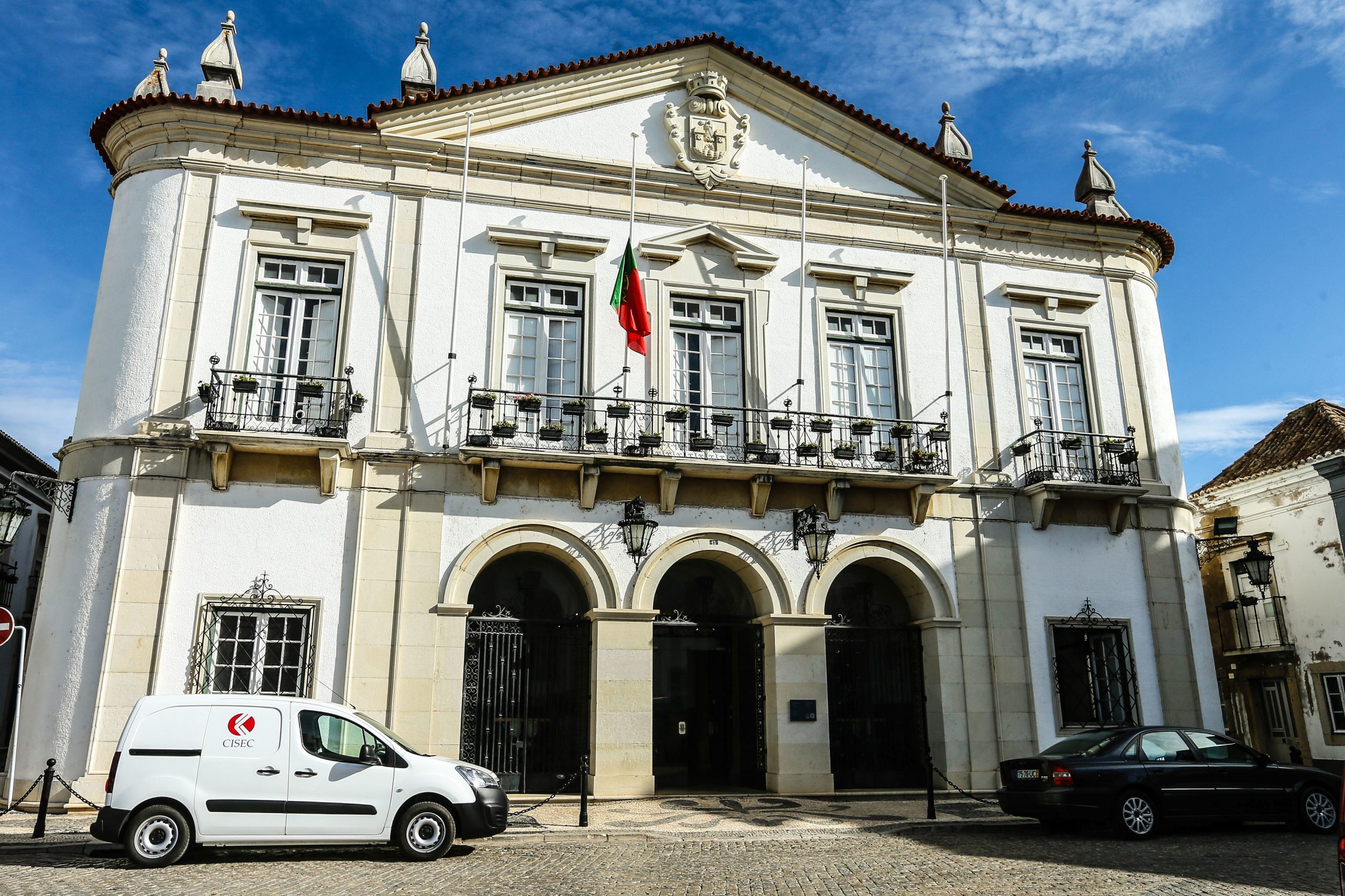 Cinco funcionários da Câmara de Faro acusados de abuso de poder e corrupção passiva