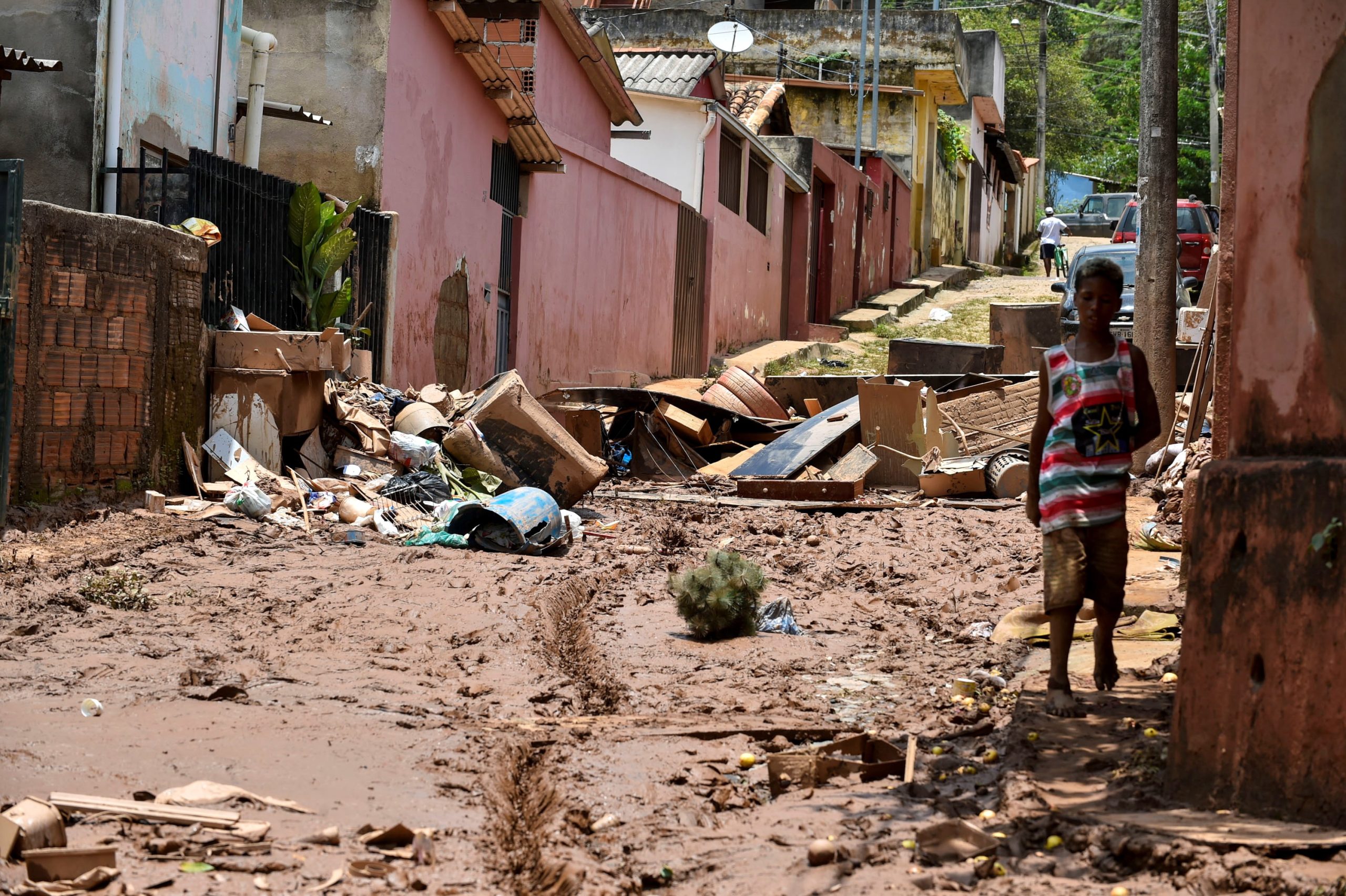 Sobe para 68 o número de mortos após tempestades em Minas Gerais
