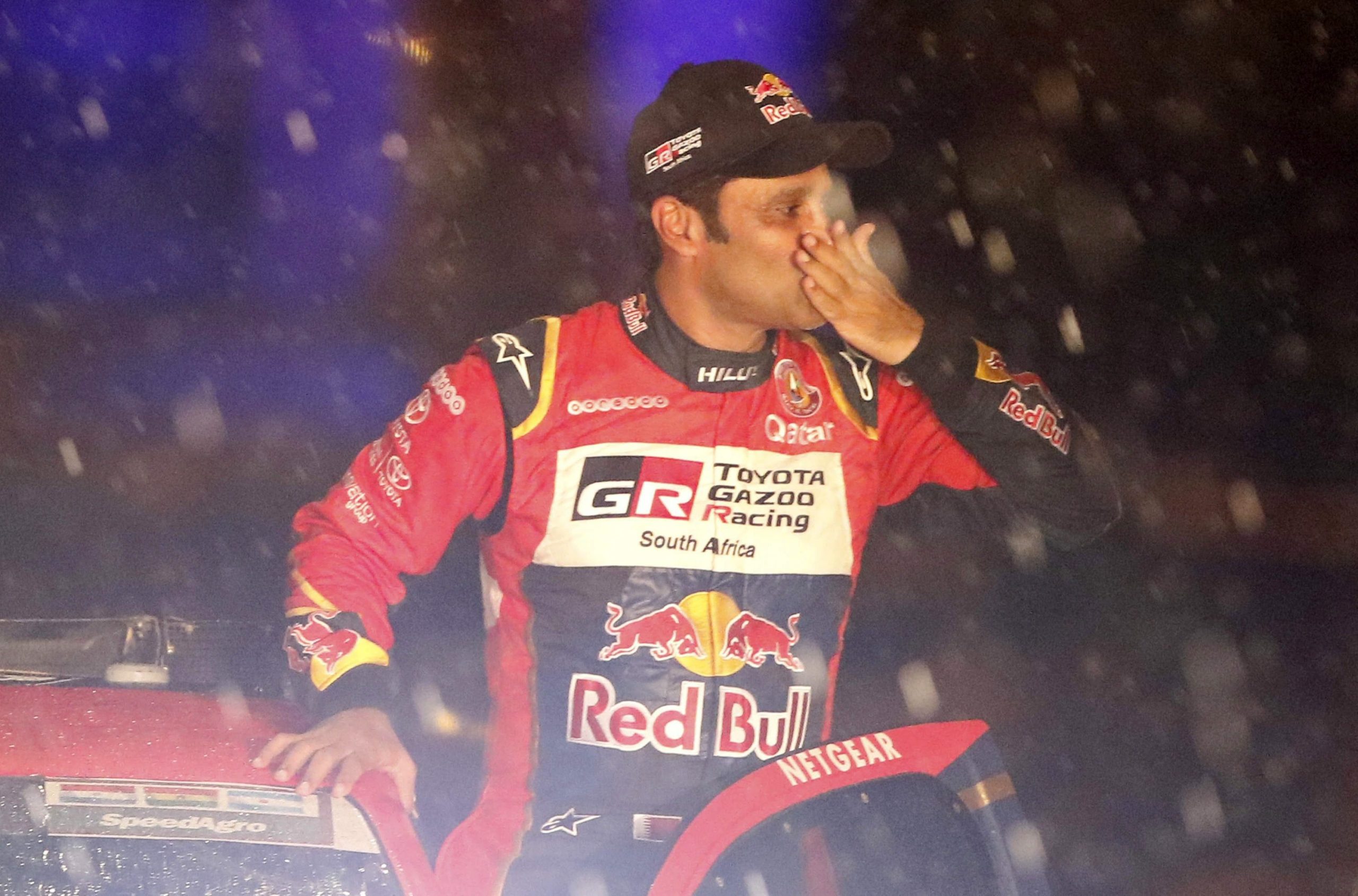 Al Attiyah abandona em consequência de danos no Toyota Hilux