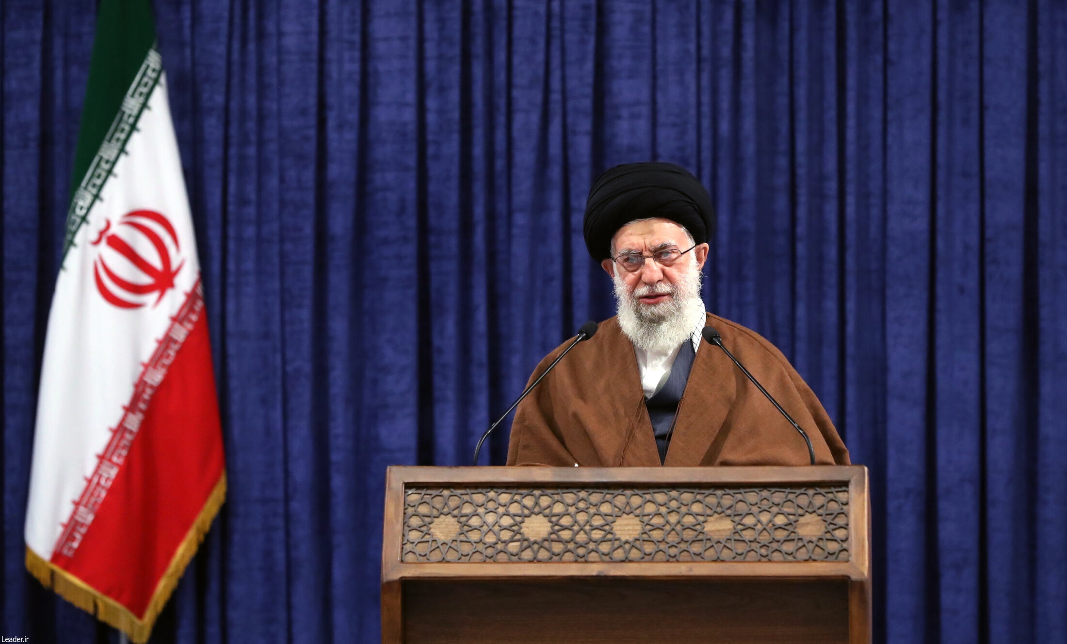 Khamenei diz ser “absurdo” pensar que Irão quer produzir bomba atómica