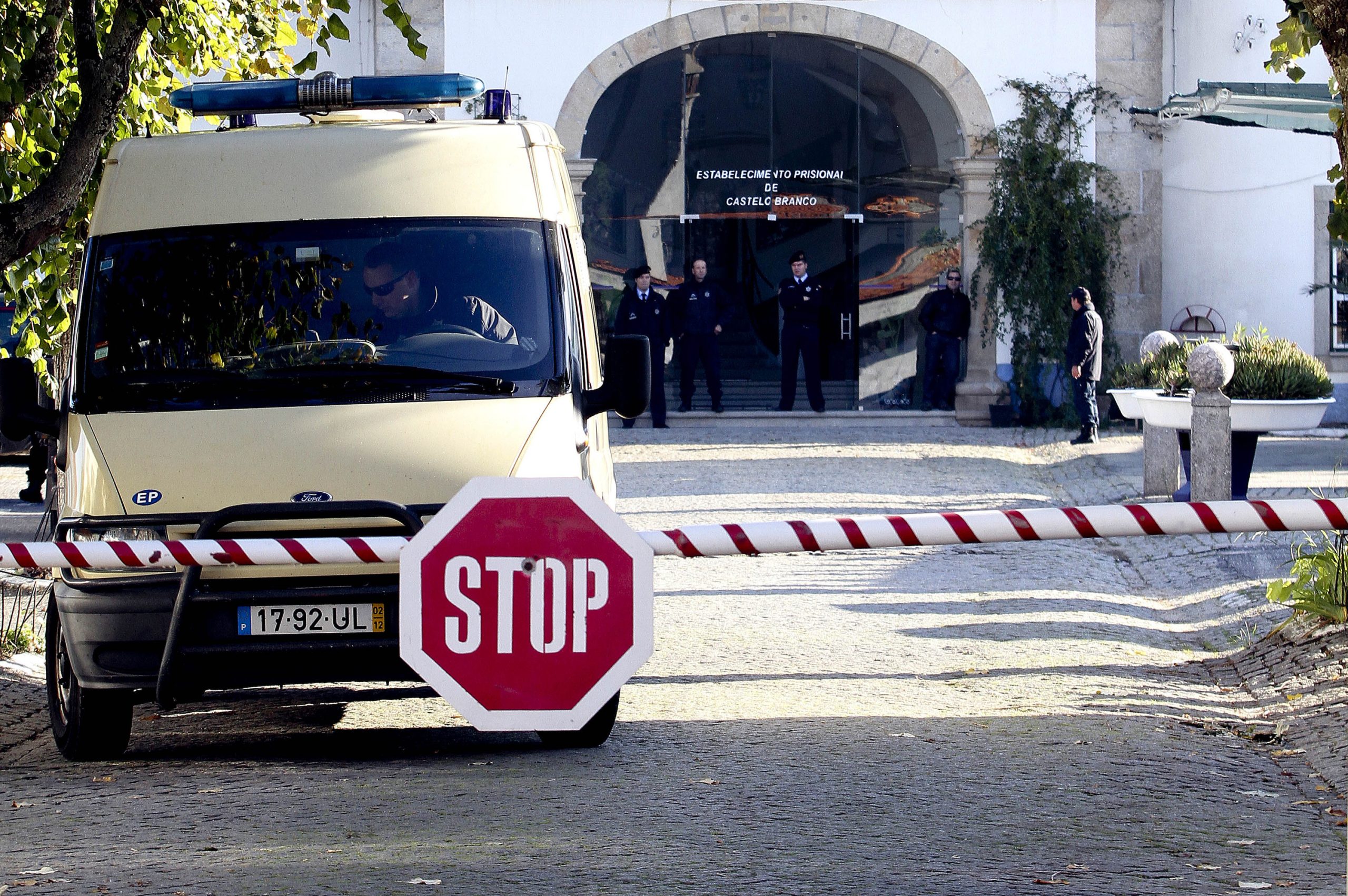 Familiares de recluso abalroam carrinha celular na A28 em Matosinhos