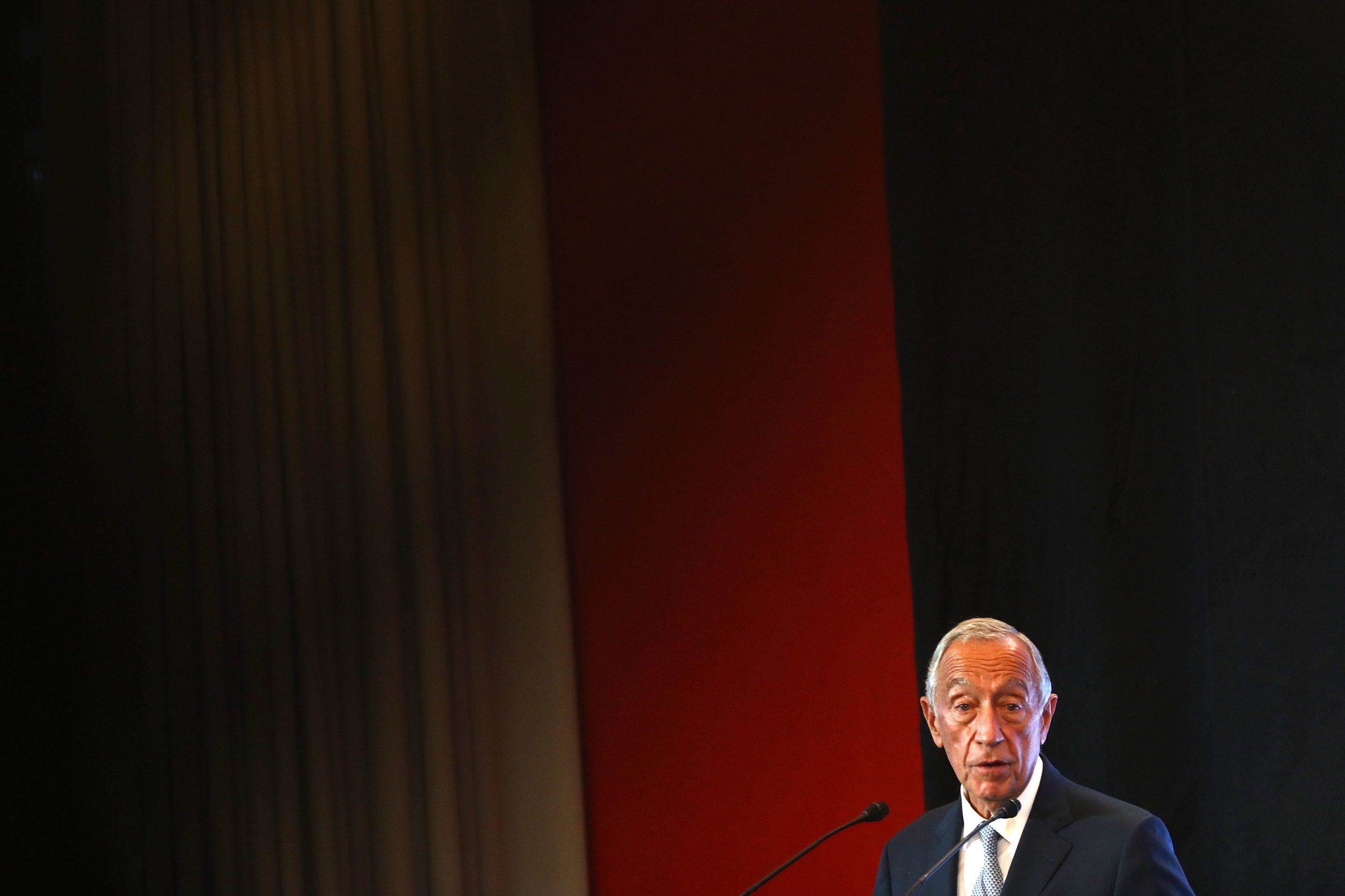 Presidente começa hoje a ouvir partidos sobre Orçamento e emergência