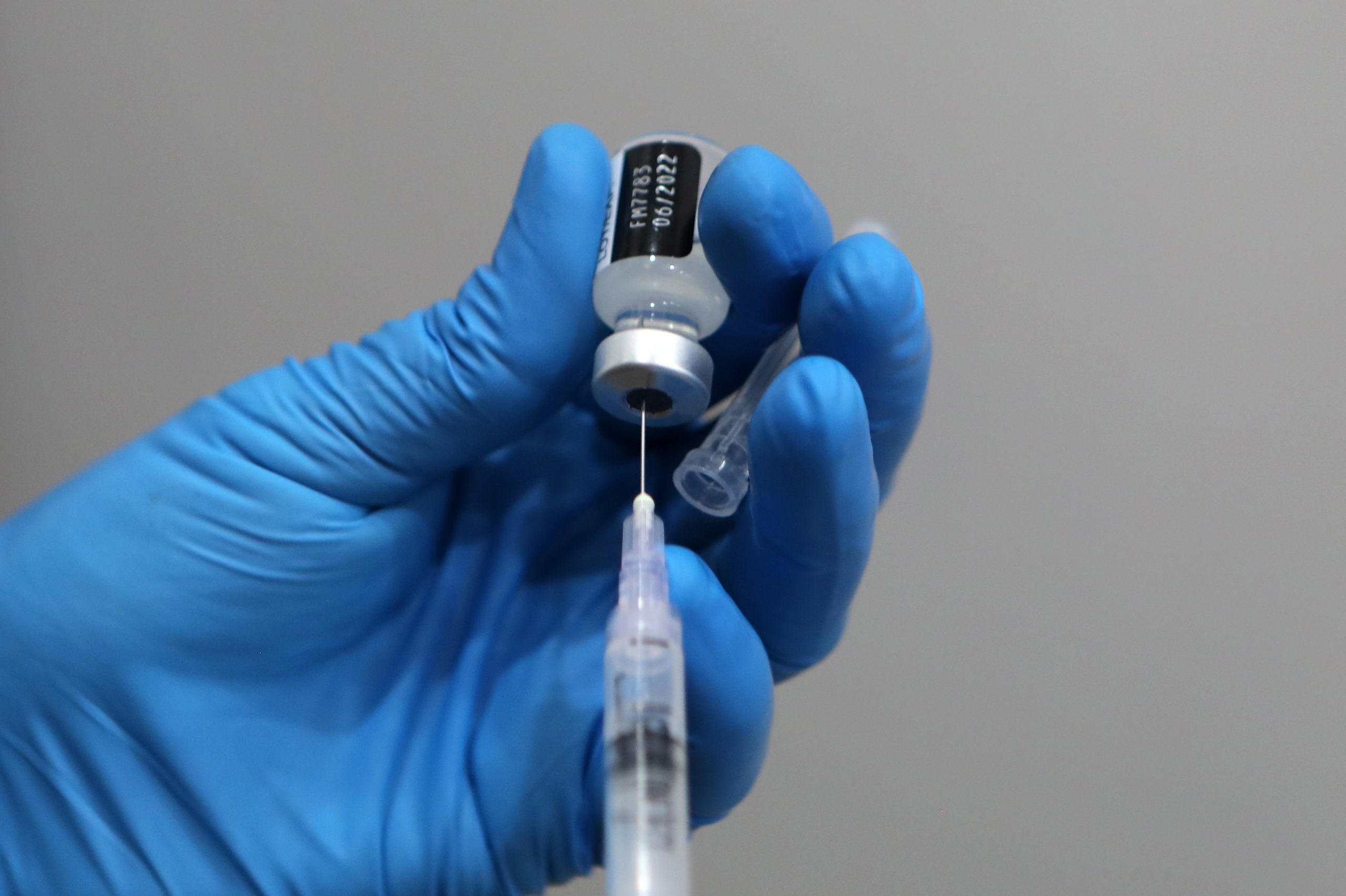 Covid-19: OMS recomenda reforço com vacina da Pfizer em menores de 12 anos