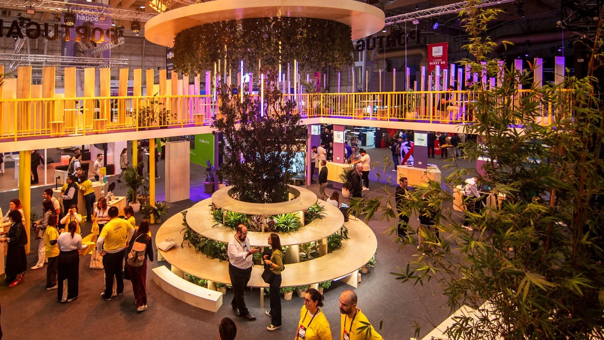 Como é que se constrói um stand que chama a atenção? Os bastidores da Web Summit