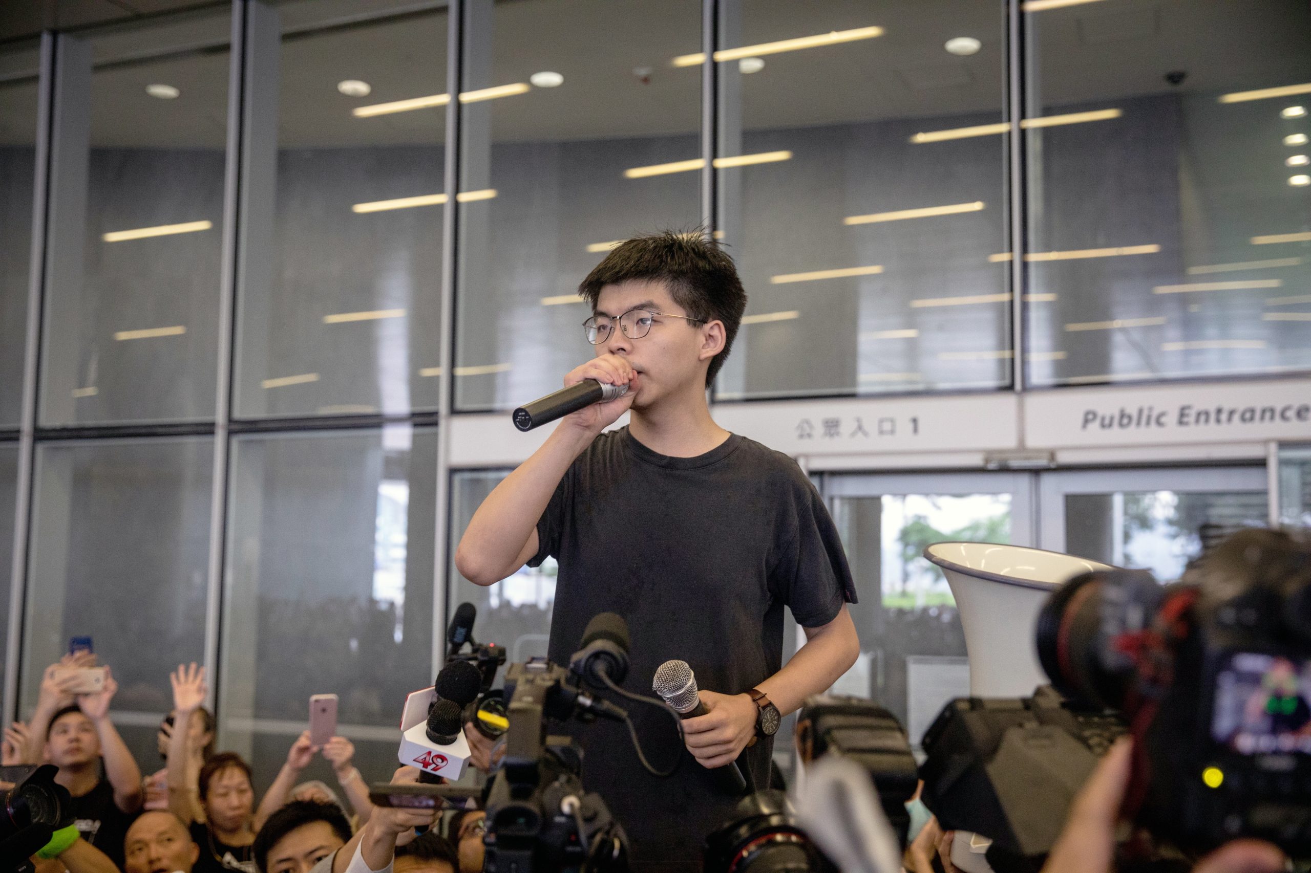 Pró-democratas de Hong Kong dissolvem partido Demosisto