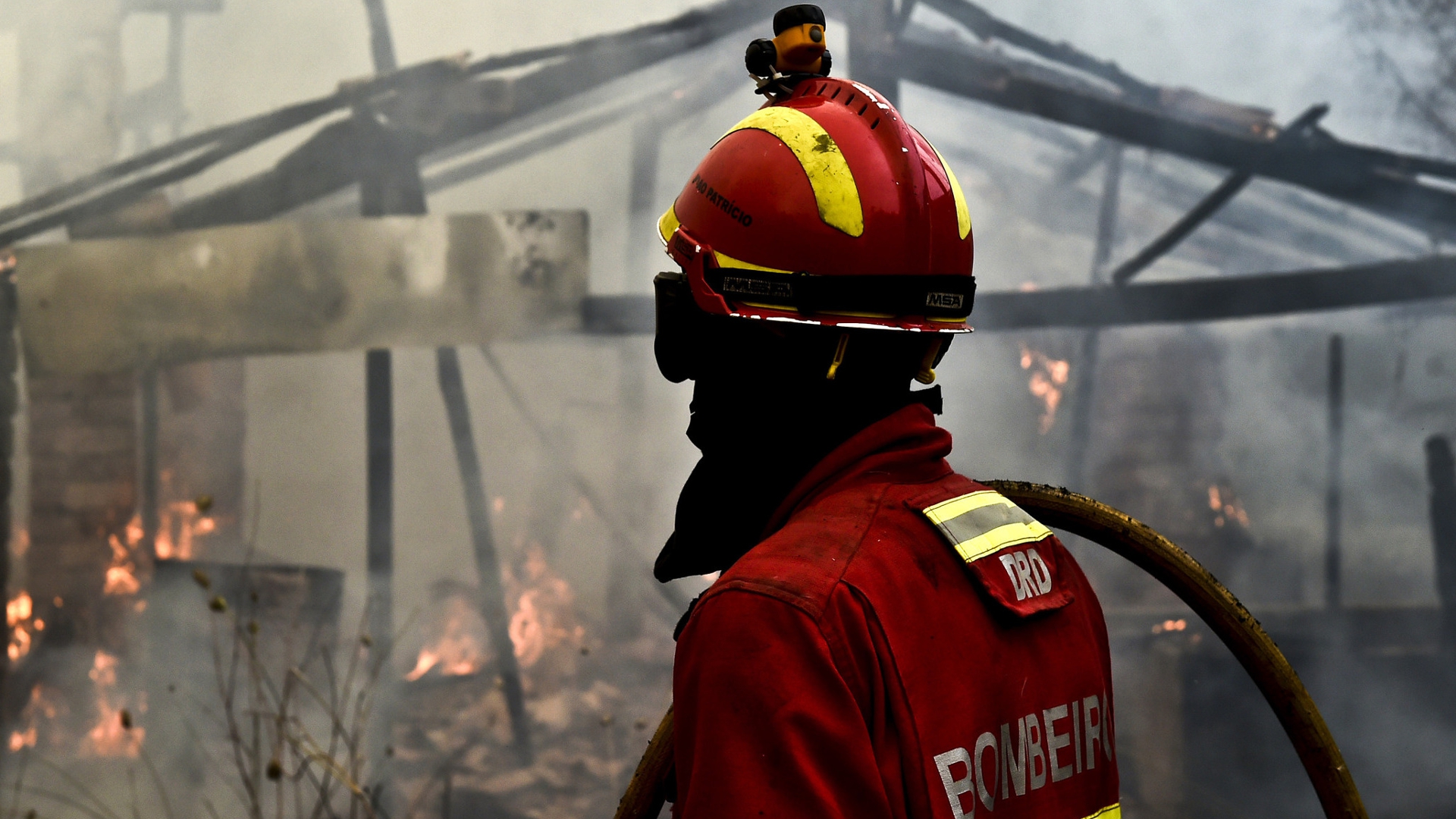 Incêndio destruiu armazém de materiais de construção na Trofa
