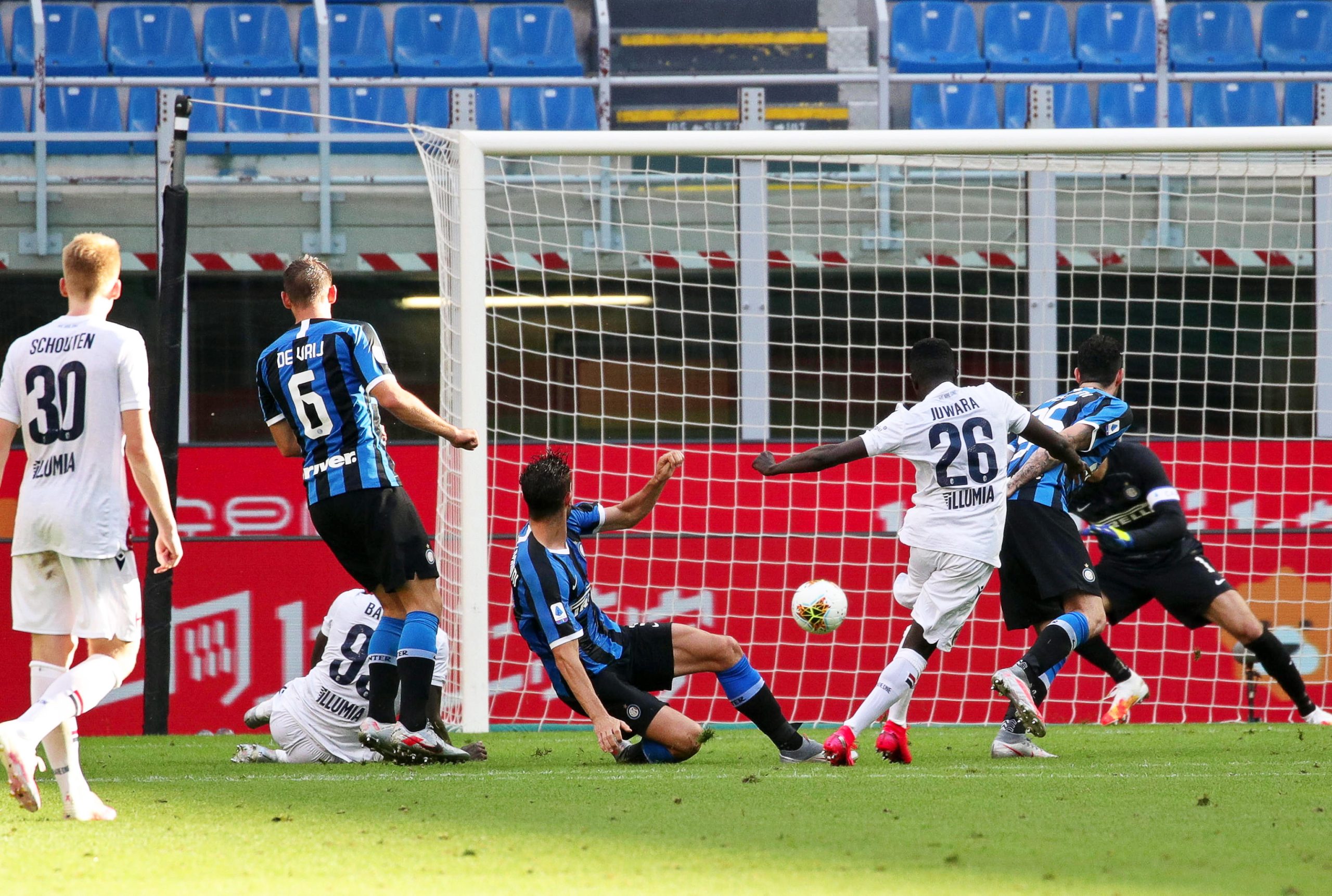 Inter perde na receção ao Bolonha e falha aproximação à Lazio