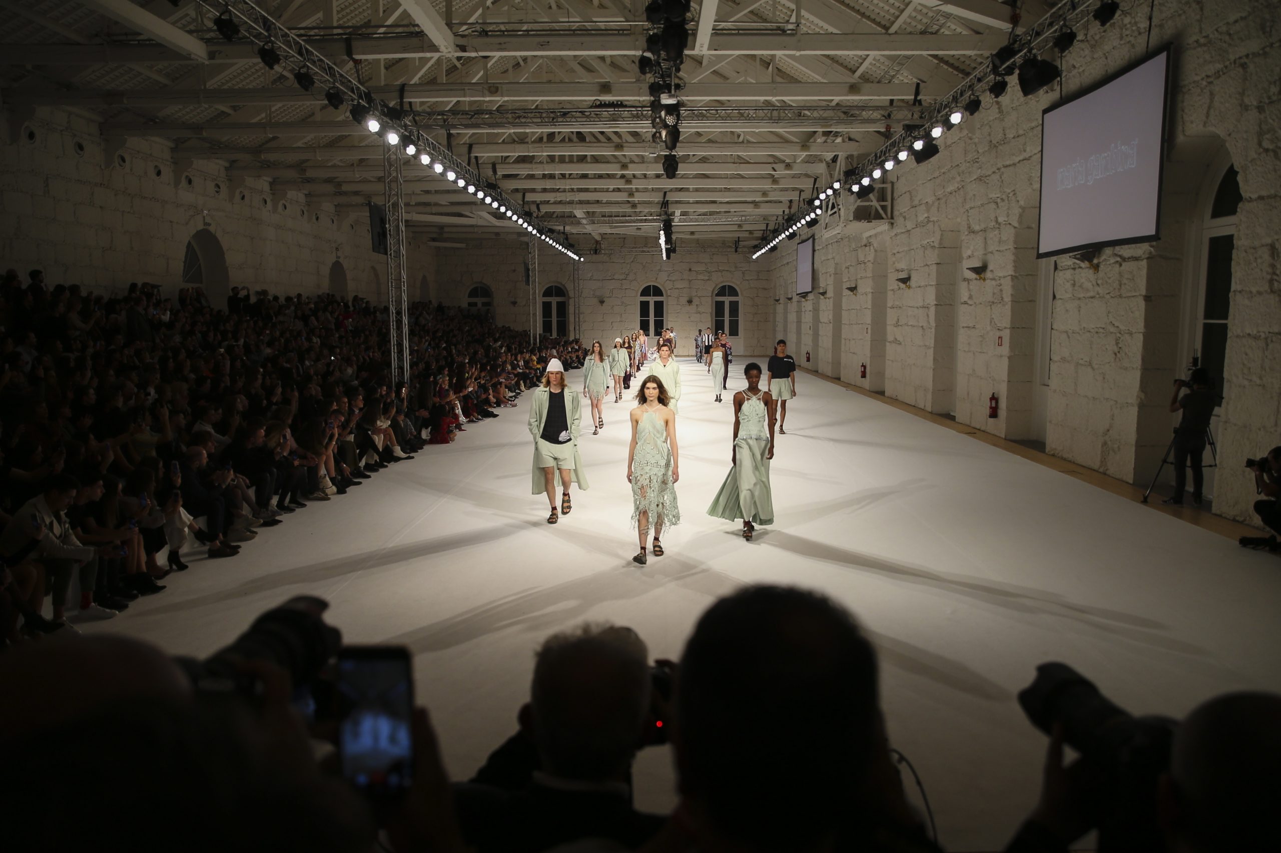 Covid-19: Desfile do ‘designer’ italiano Gilberto Calzolari cancelado pelo Portugal Fashion