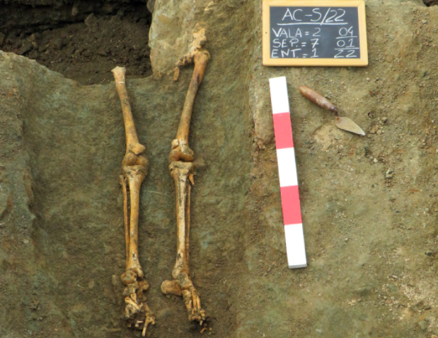 Obras em Alter do Chão revelam 13 sepulturas de possível necrópole romana