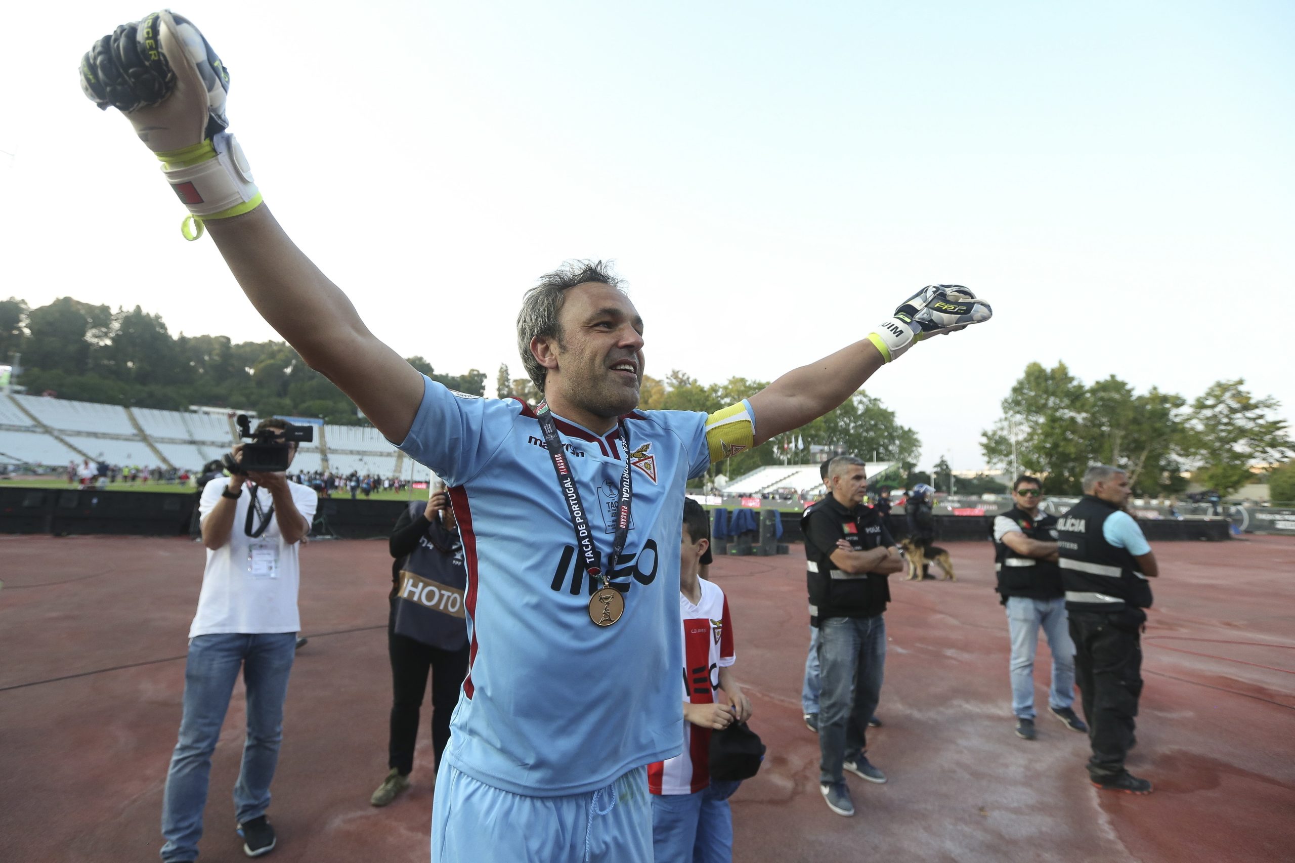 Quim retira-se do futebol aos 42 anos