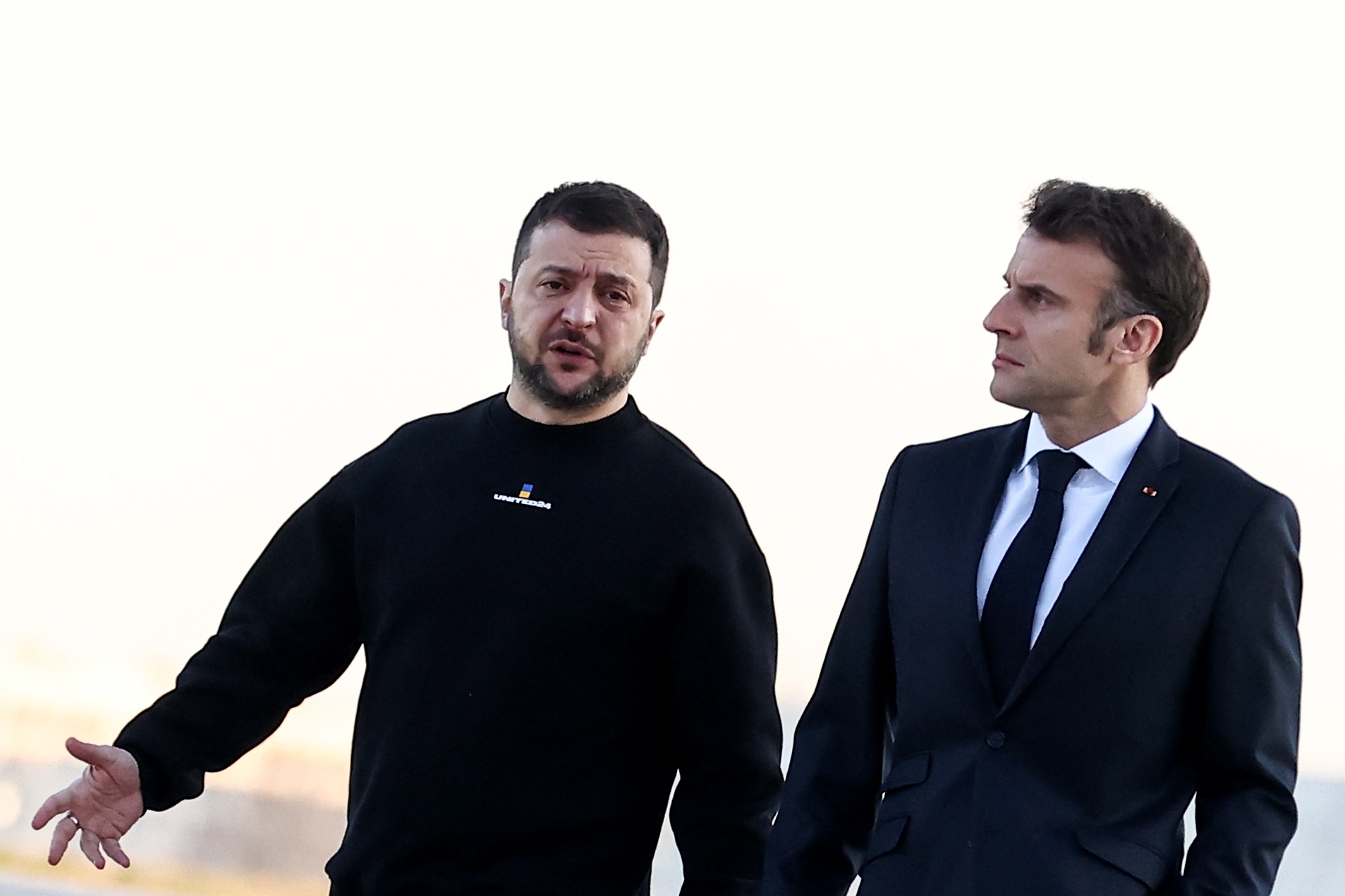 Zelensky discute com Macron corredor alternativo para cereais
