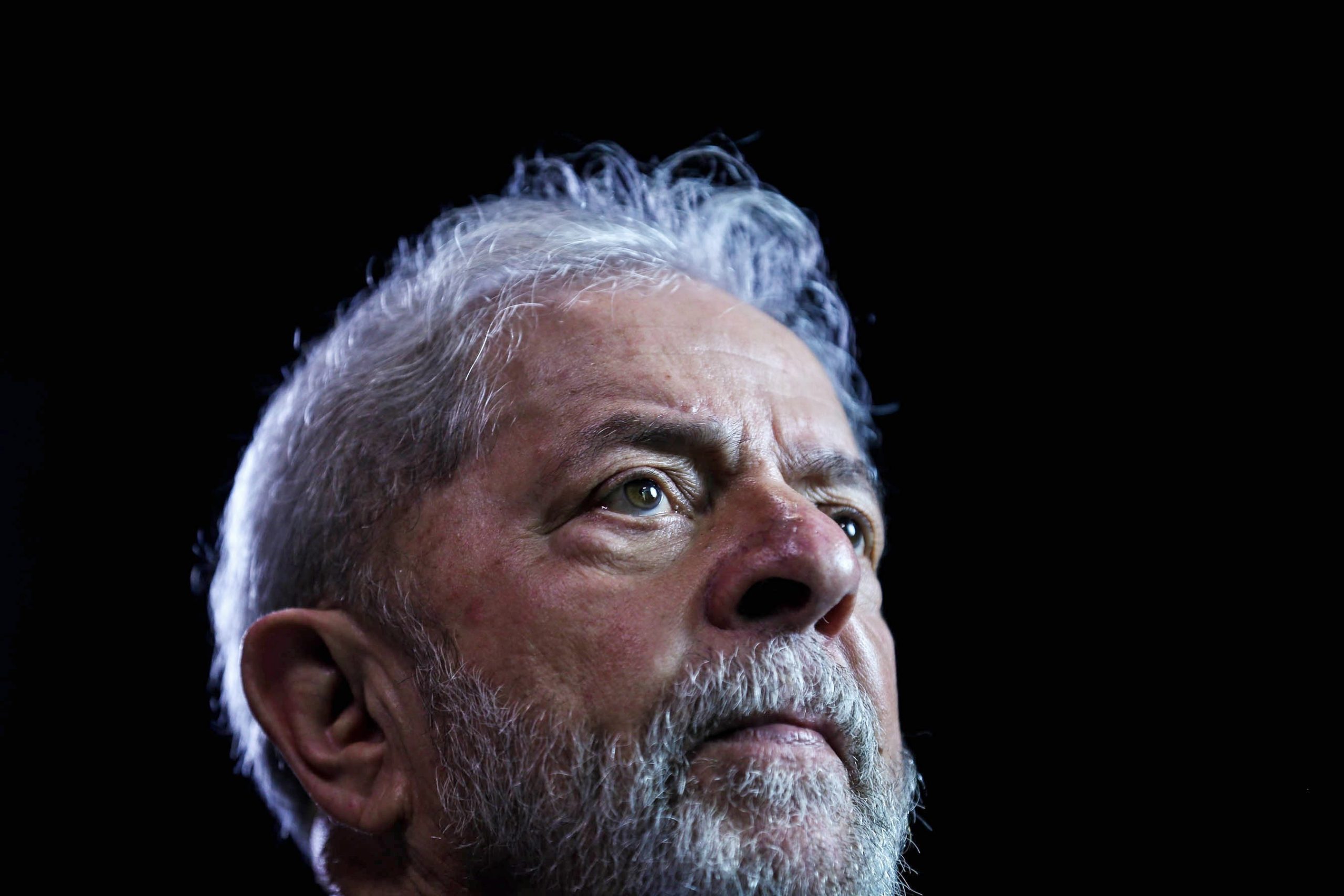 PCP solidário com povo brasileiro pelo direito de Lula ser candidato presidencial