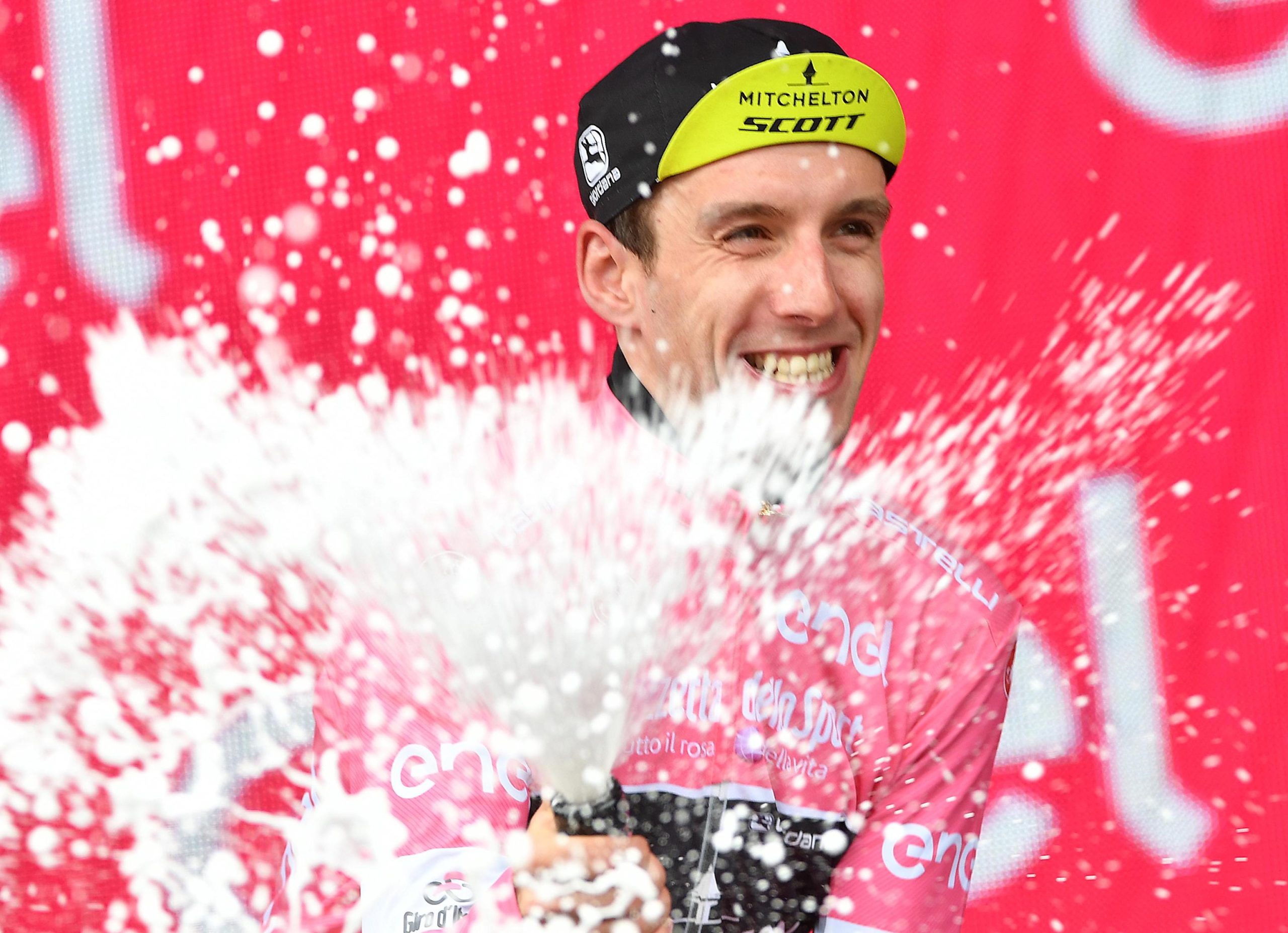 Rohan Dennis vence ‘crono’ e Simon Yates mantém liderança do Giro