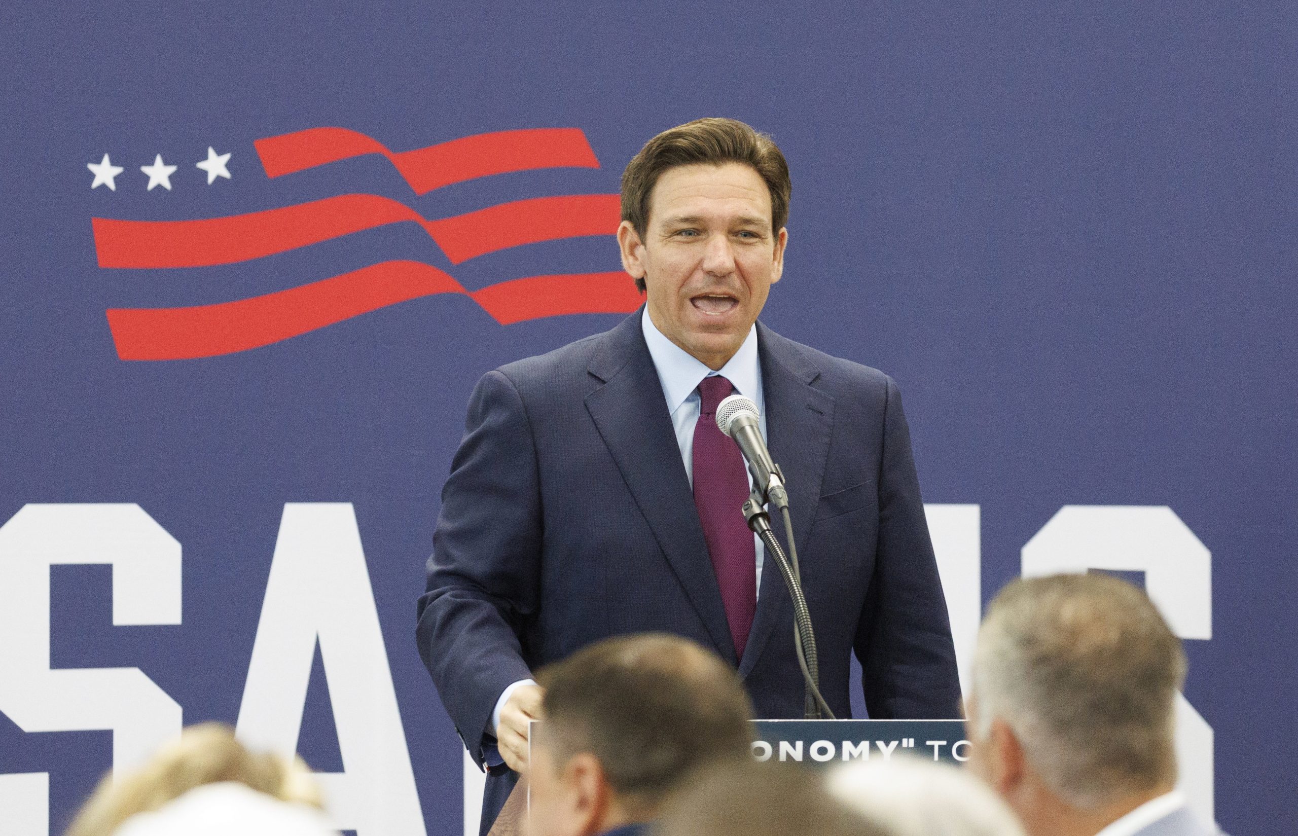 DeSantis vai estar no centro das atenções com ausência de Trump no primeiro debate Republicano