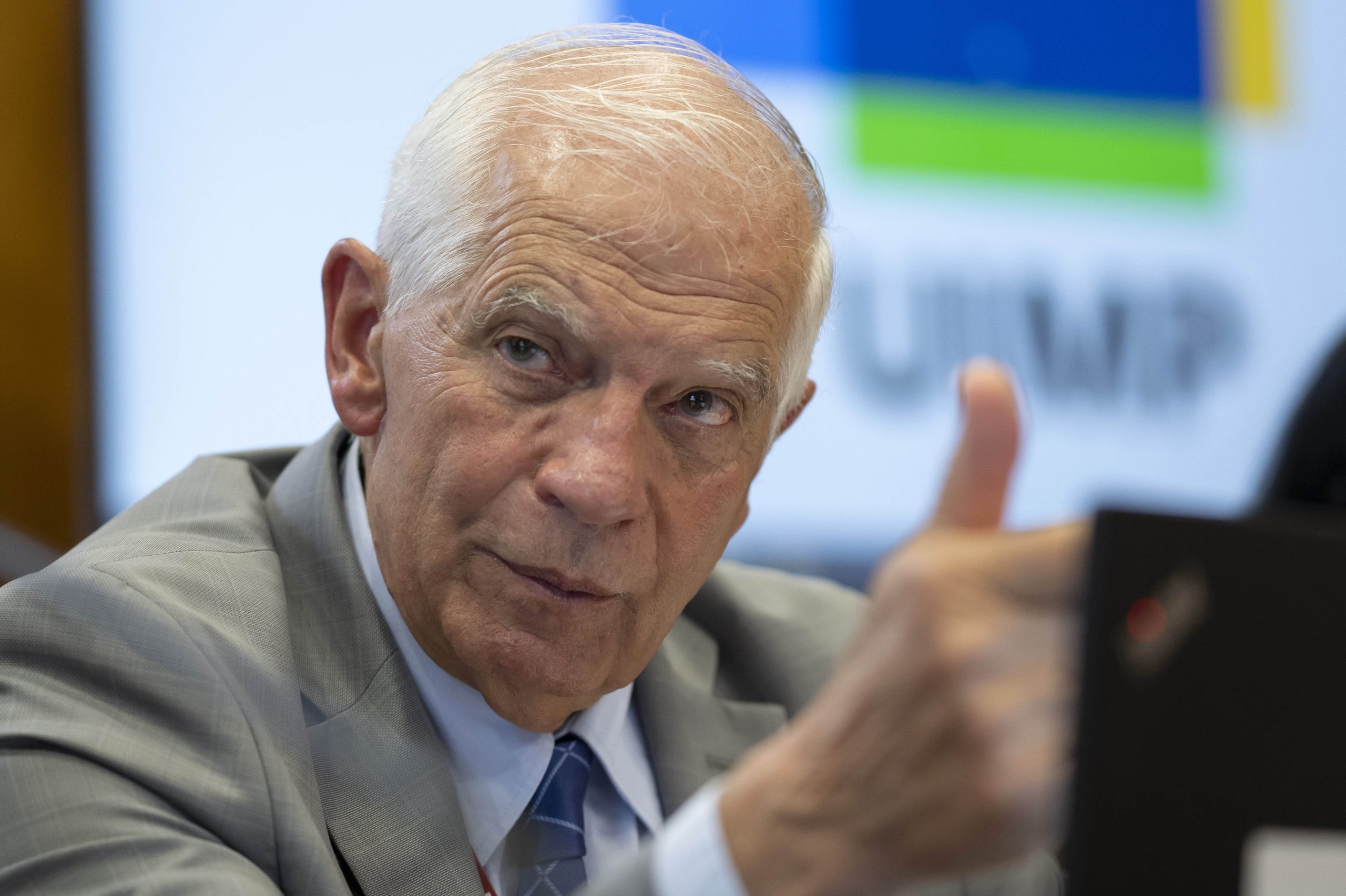 Borrell diz que fim das restrições às armas na Ucrânia facilitaria paz